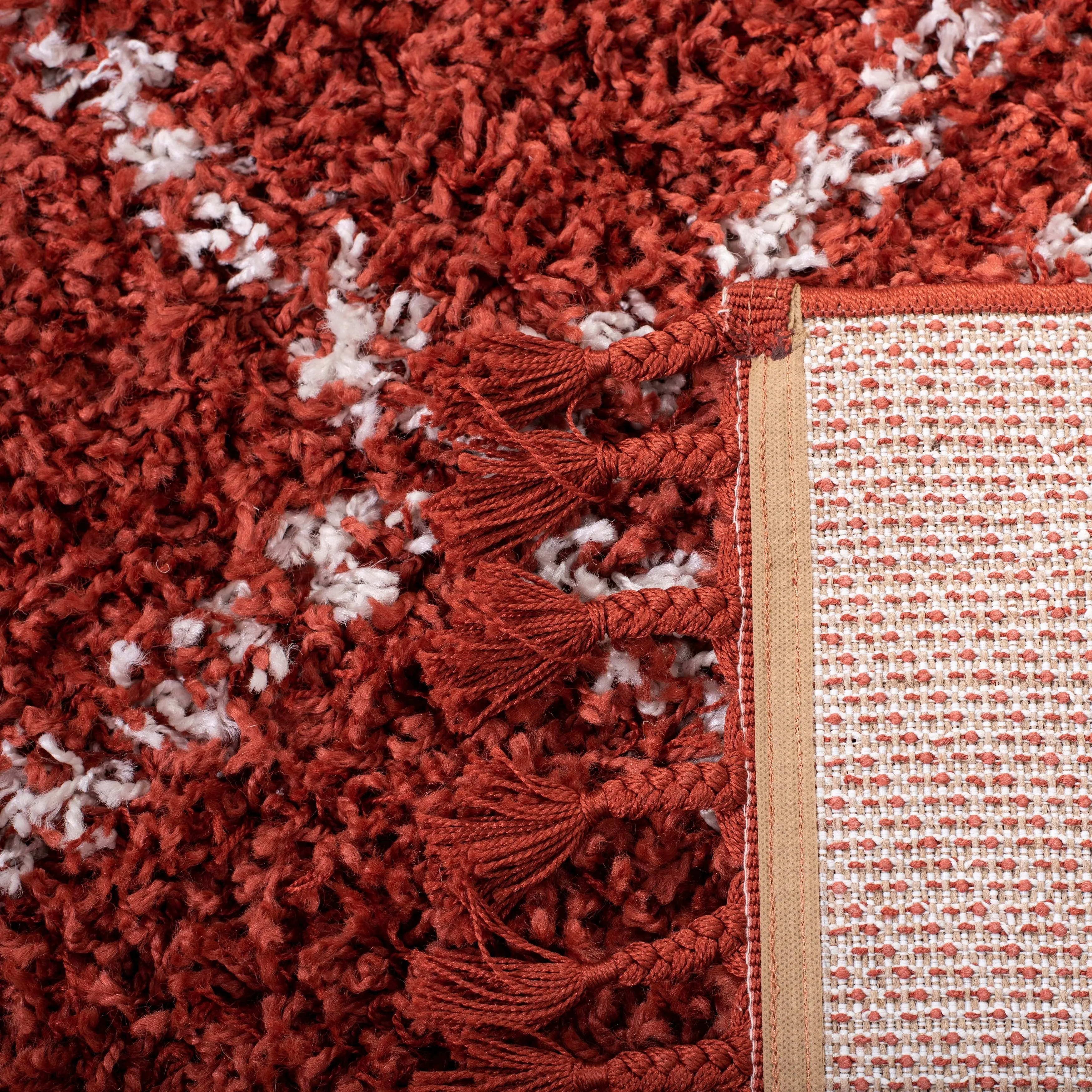 SAFAVIEH Pro Lux Shag Nazmije Moroccan Tassel 2.4-inch Thick