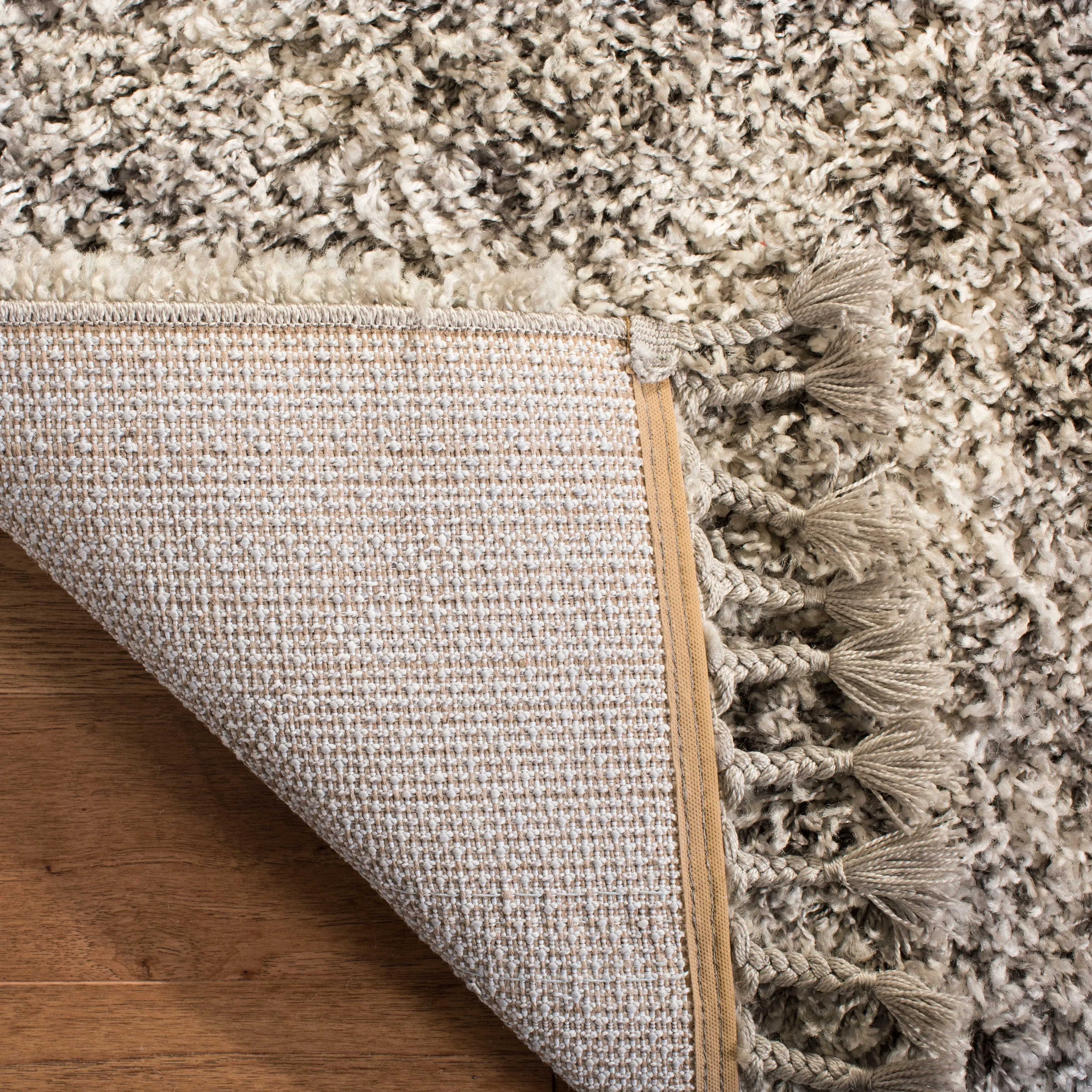 SAFAVIEH Pro Lux Shag Nazmije Moroccan Tassel 2.4-inch Thick