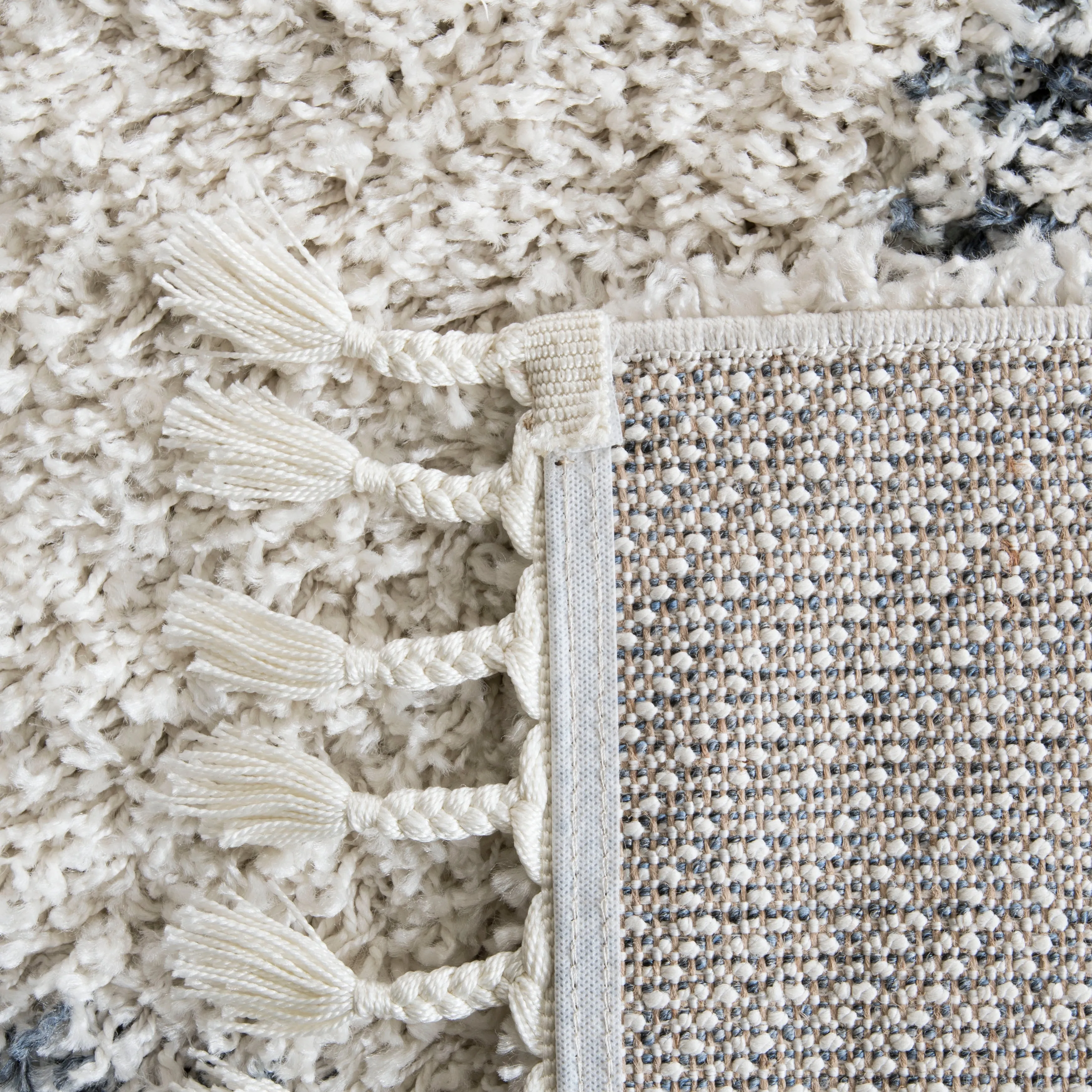 SAFAVIEH Pro Lux Shag Nazmije Moroccan Tassel 2.4-inch Thick