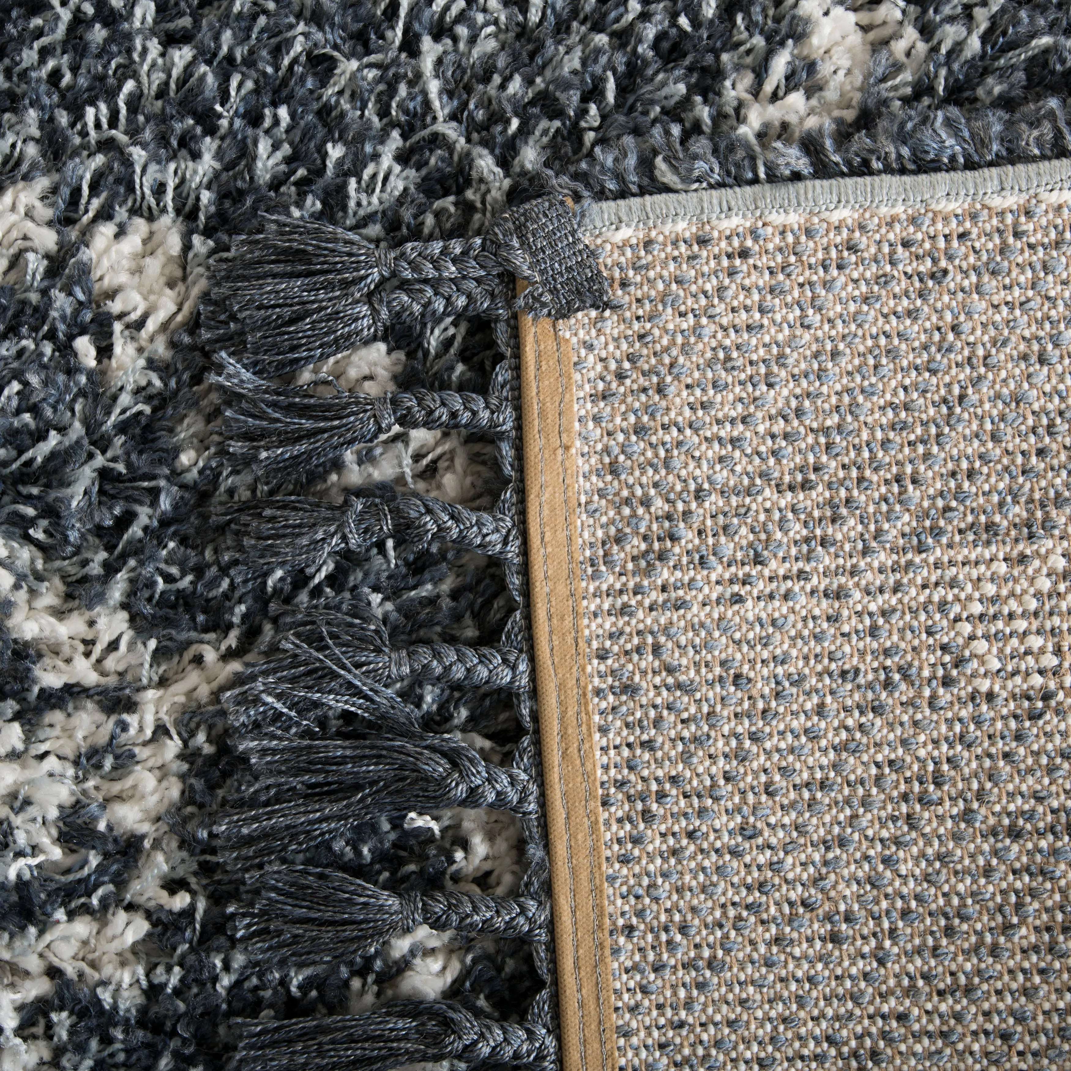 SAFAVIEH Pro Lux Shag Nazmije Moroccan Tassel 2.4-inch Thick