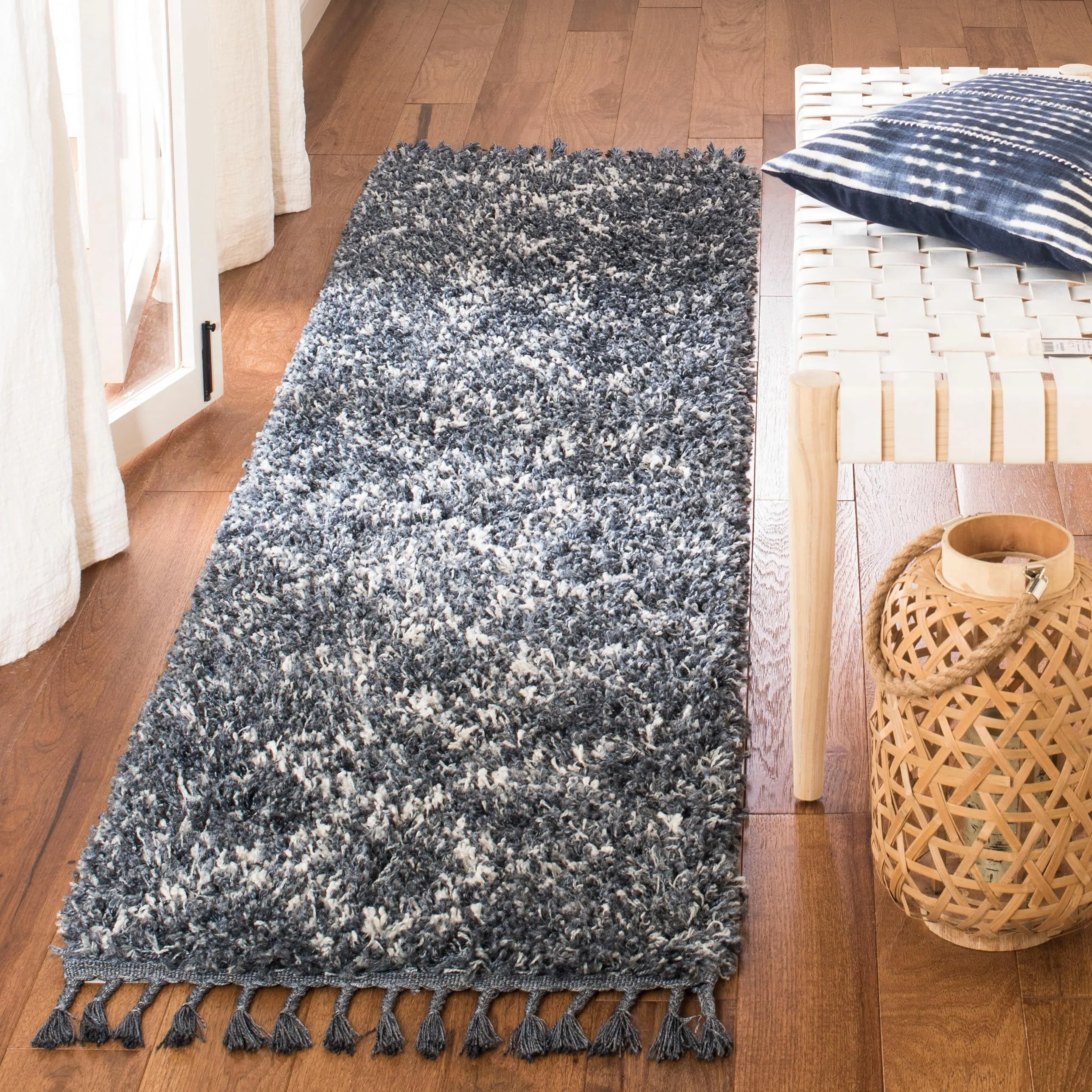 SAFAVIEH Pro Lux Shag Nazmije Moroccan Tassel 2.4-inch Thick