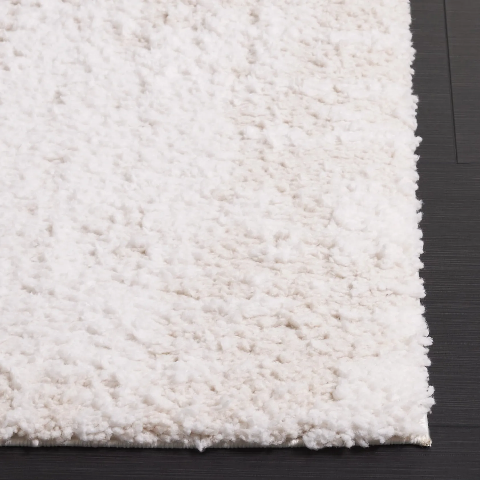 SAFAVIEH Rumi Shag Rennie Shag Rug