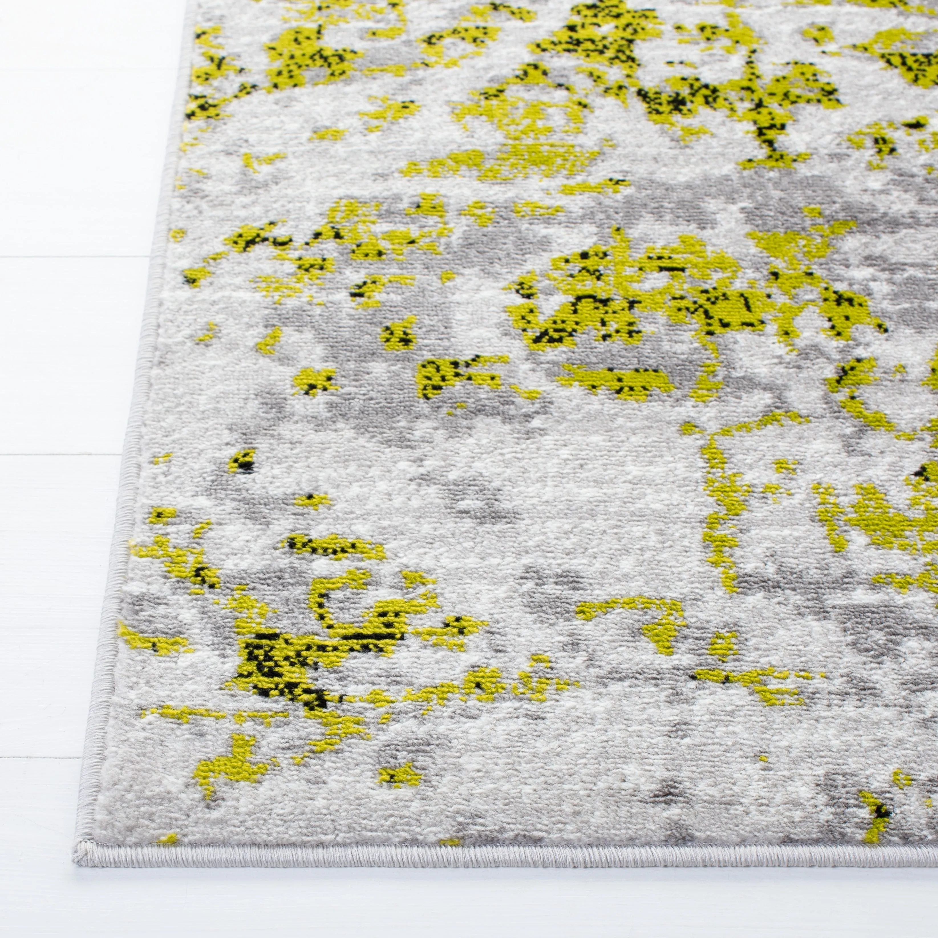 SAFAVIEH Skyler Leitha Modern Rug