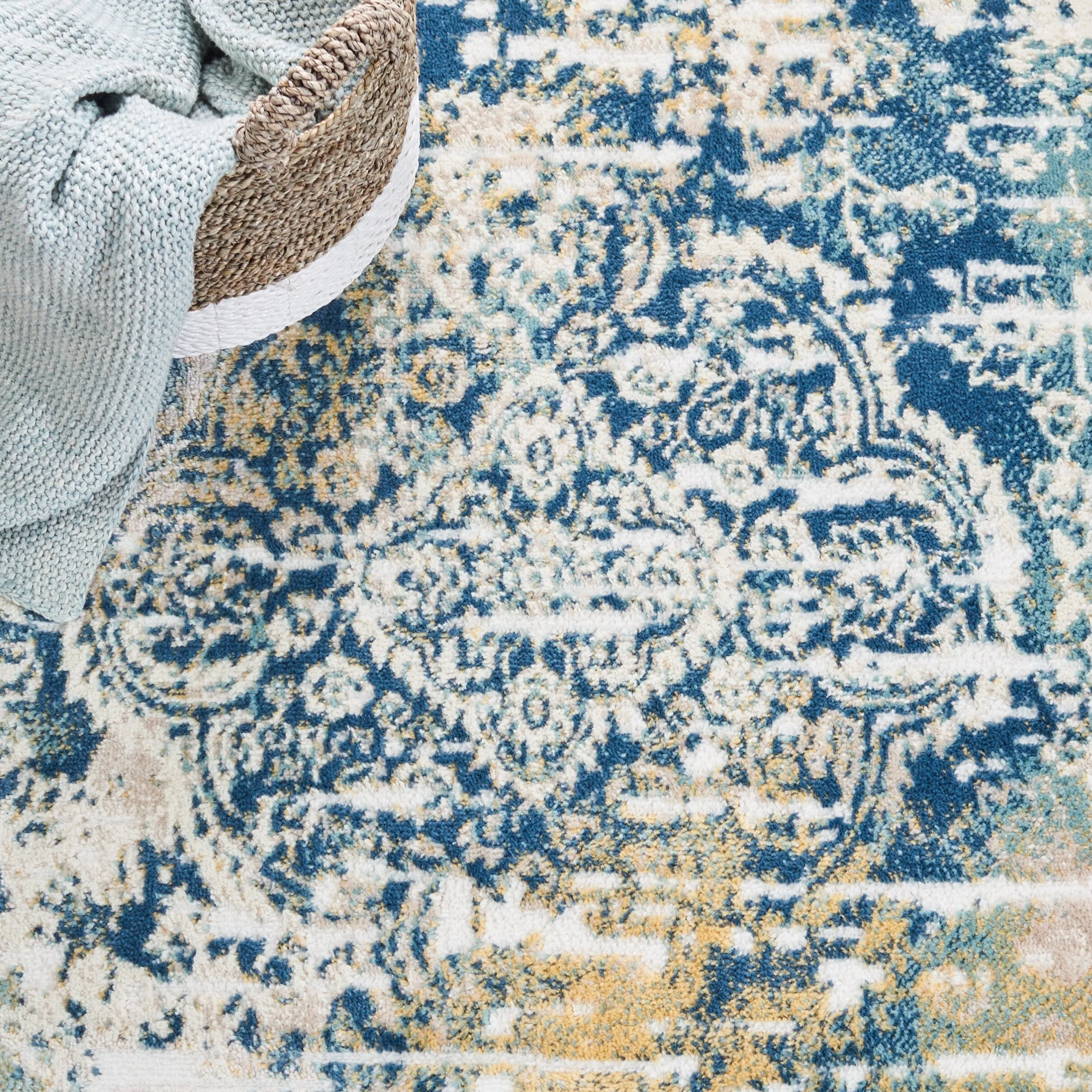 SAFAVIEH Skyler Nazan Vintage Boho Distressed Rug
