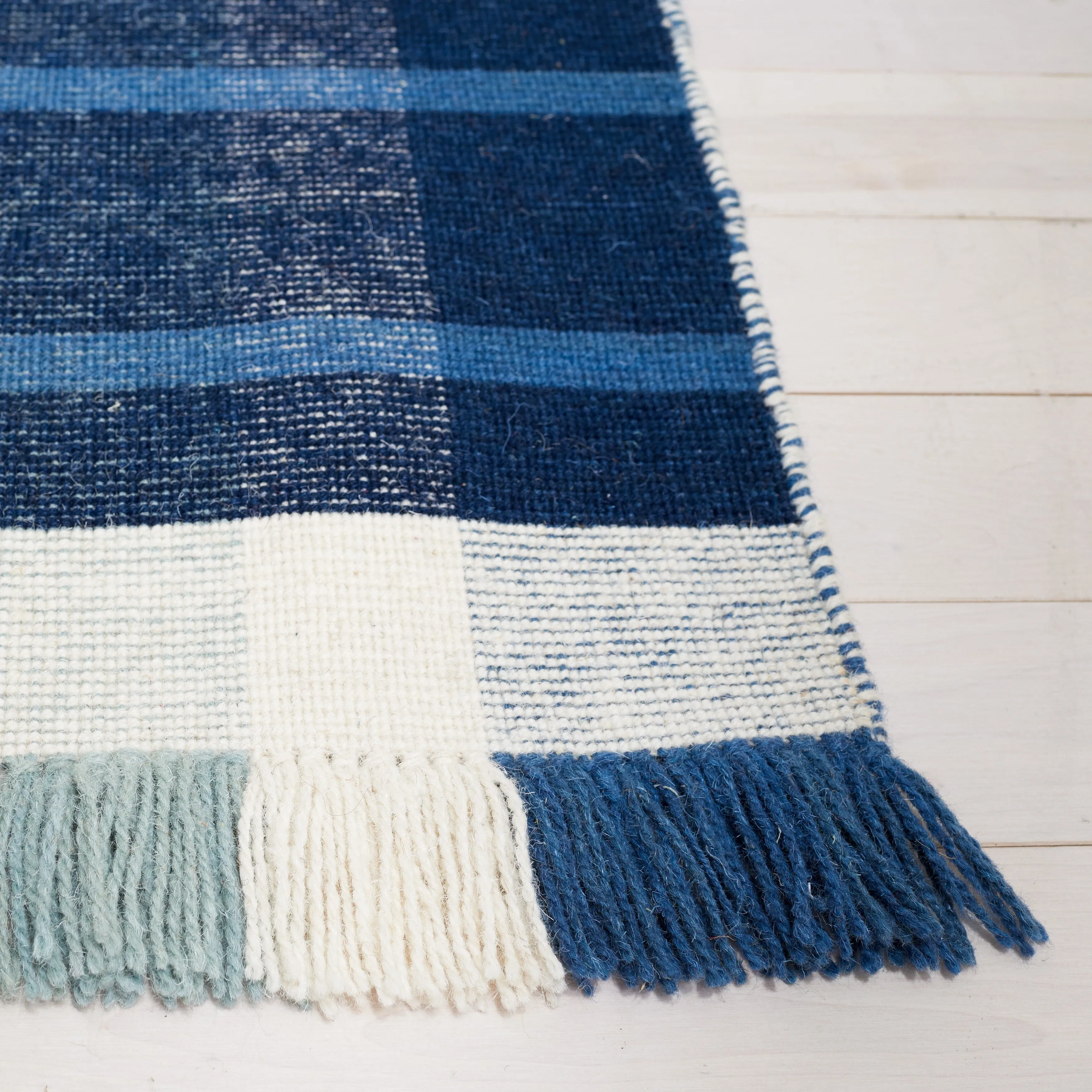 SAFAVIEH Striped Kilim Sharareh Wool Fringe Rug
