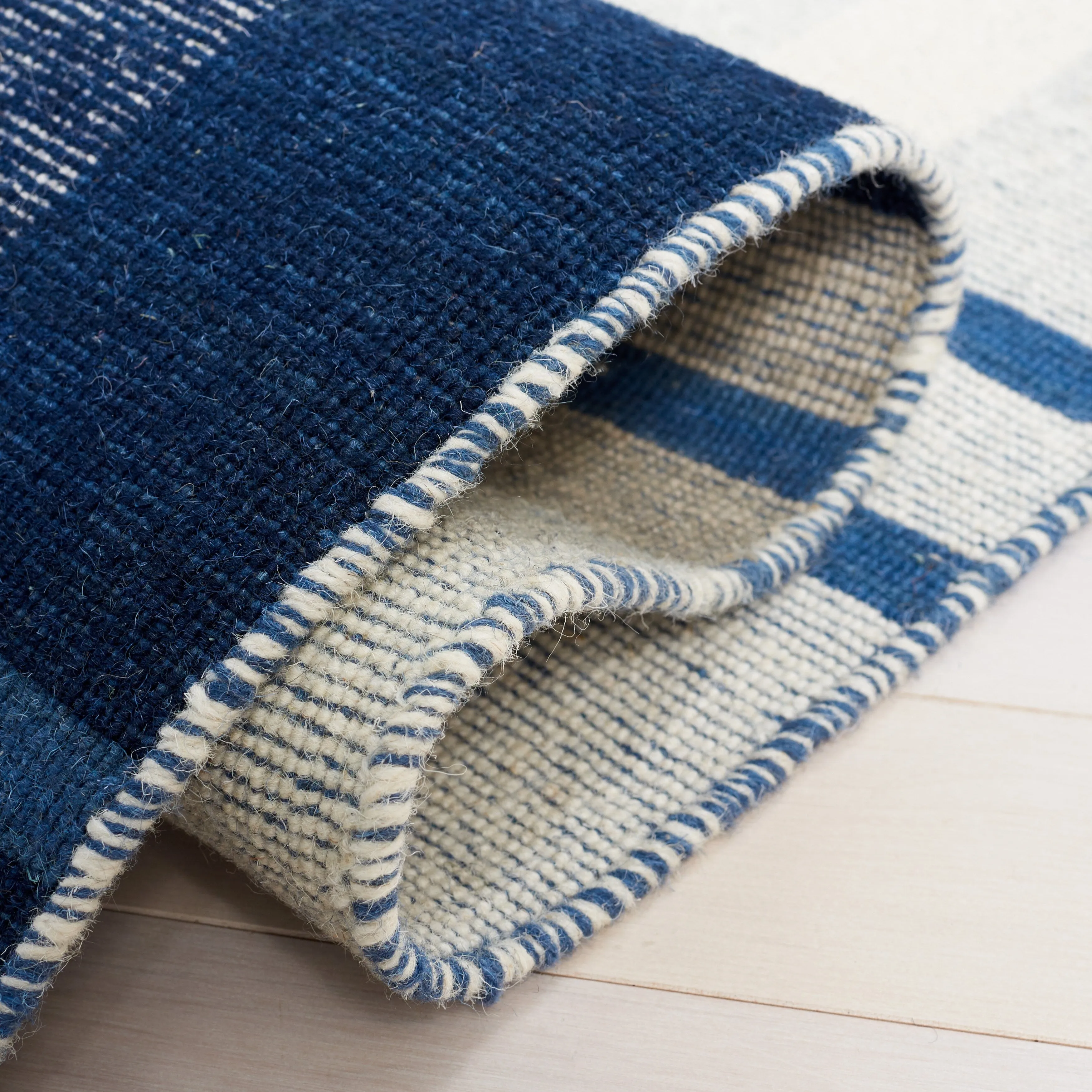 SAFAVIEH Striped Kilim Sharareh Wool Fringe Rug