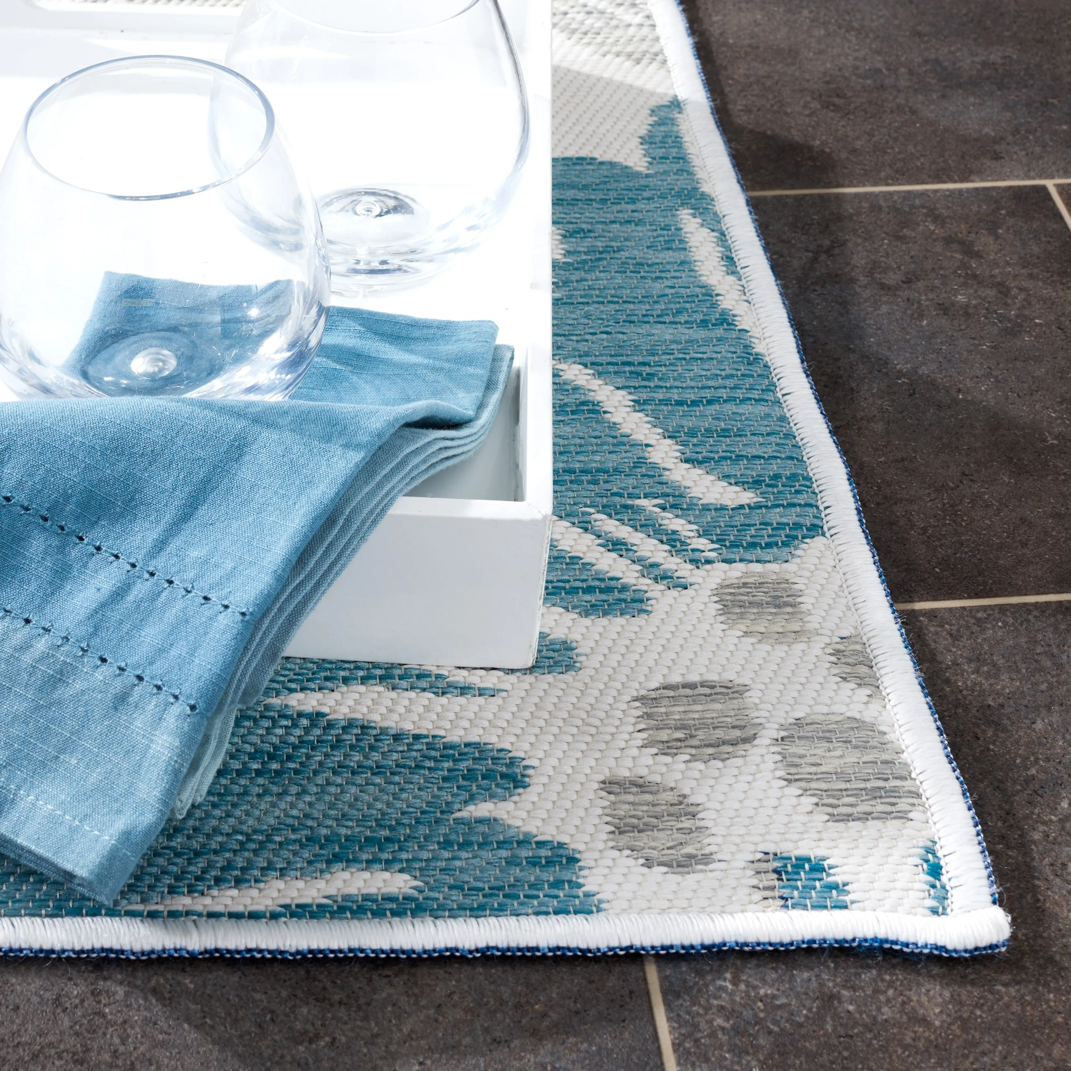SAFAVIEH Sunrise Rosehilde Indoor/Outdoor Waterproof Rug