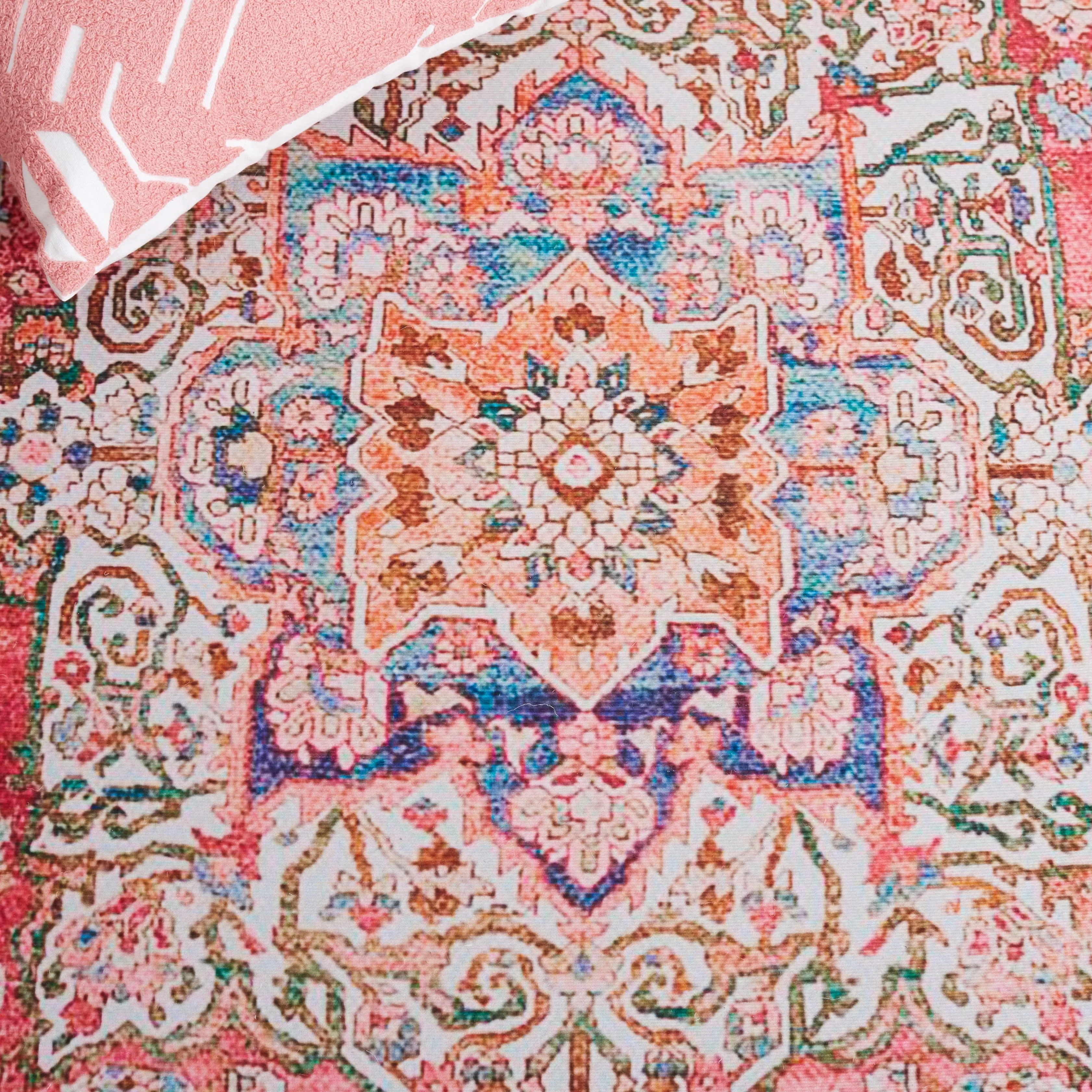 SAFAVIEH Tucson Machine Washable Slip Resistant Fedra Oriental Medallion
