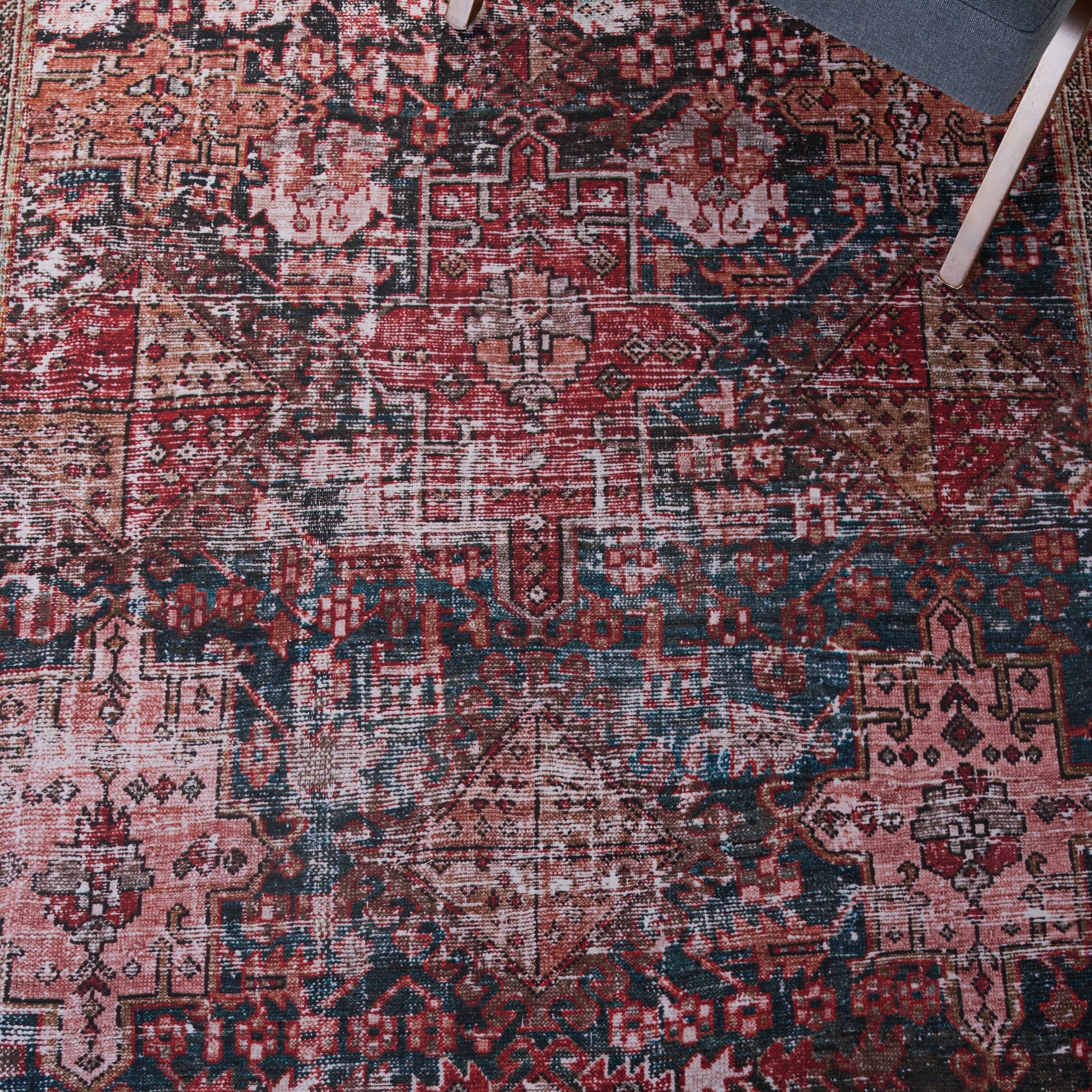 SAFAVIEH Tucson Machine Washable Slip Resistant Gena Oriental Rug
