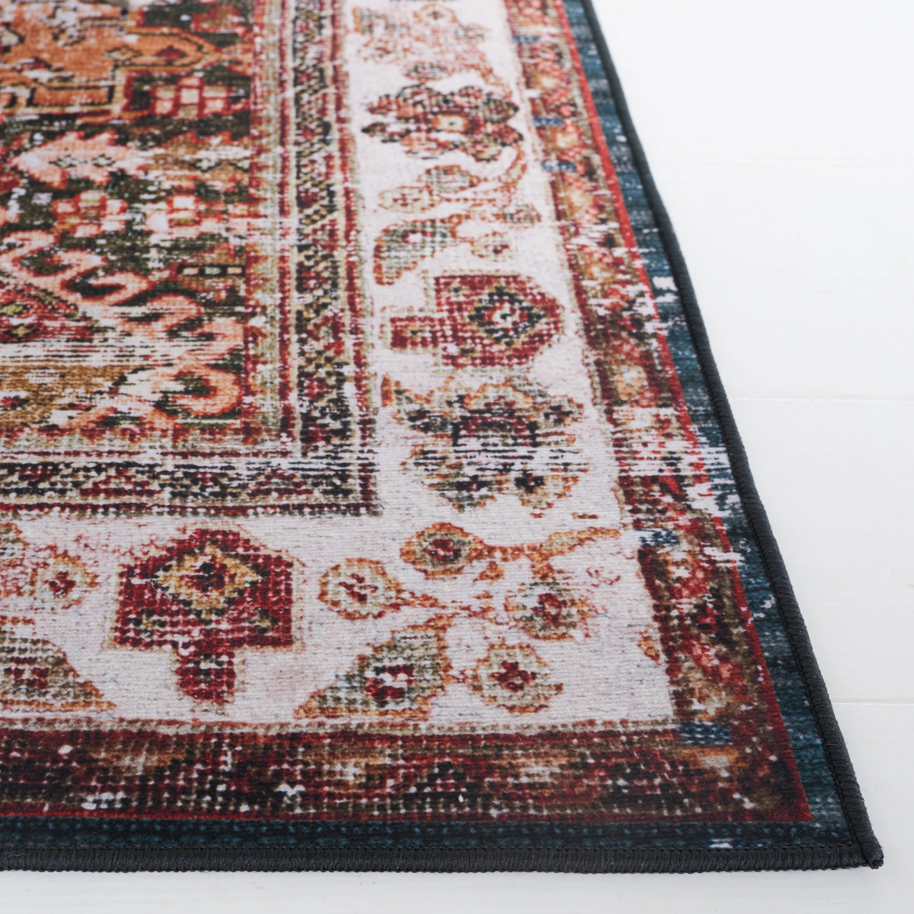SAFAVIEH Tucson Machine Washable Slip Resistant Gena Oriental Rug