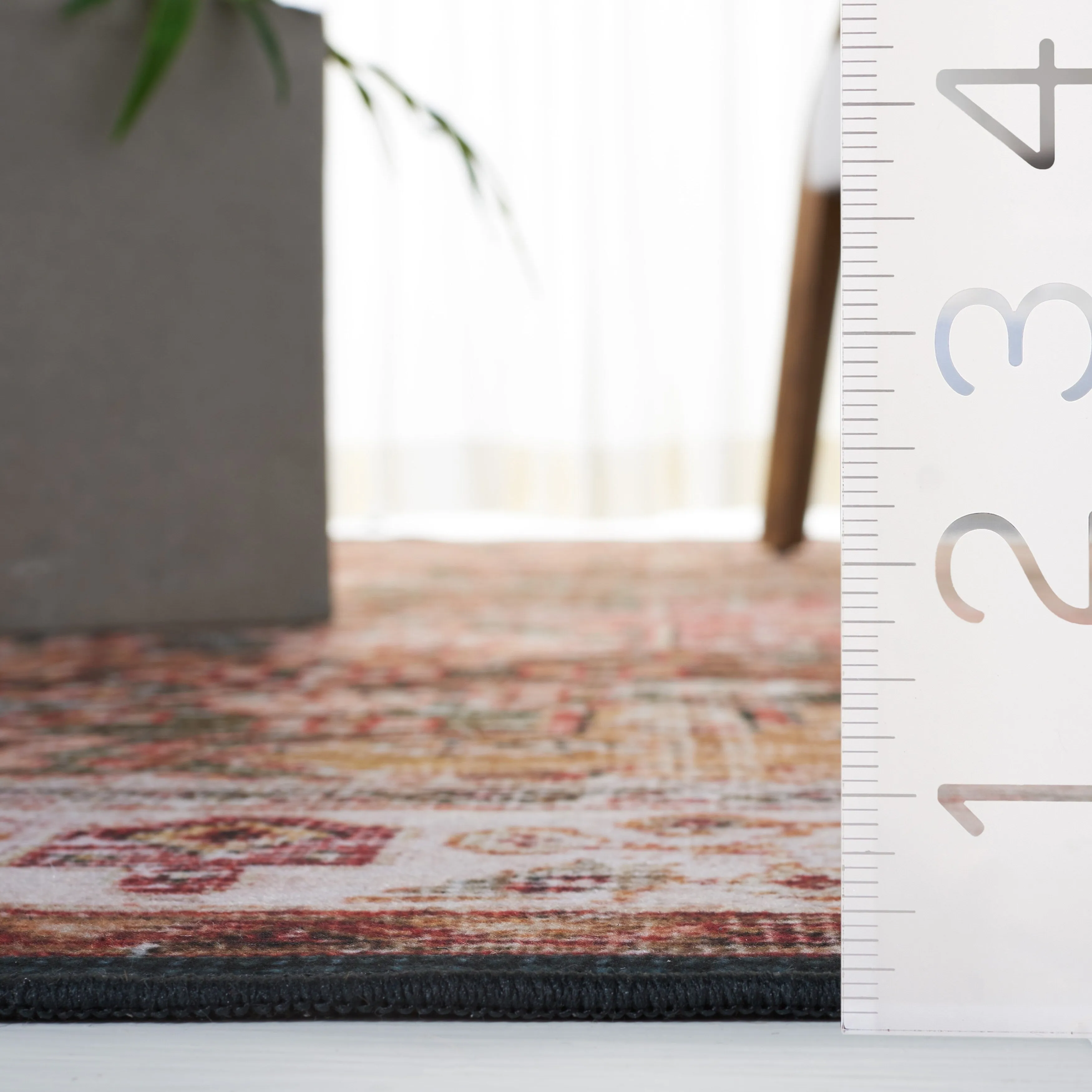 SAFAVIEH Tucson Machine Washable Slip Resistant Gena Oriental Rug