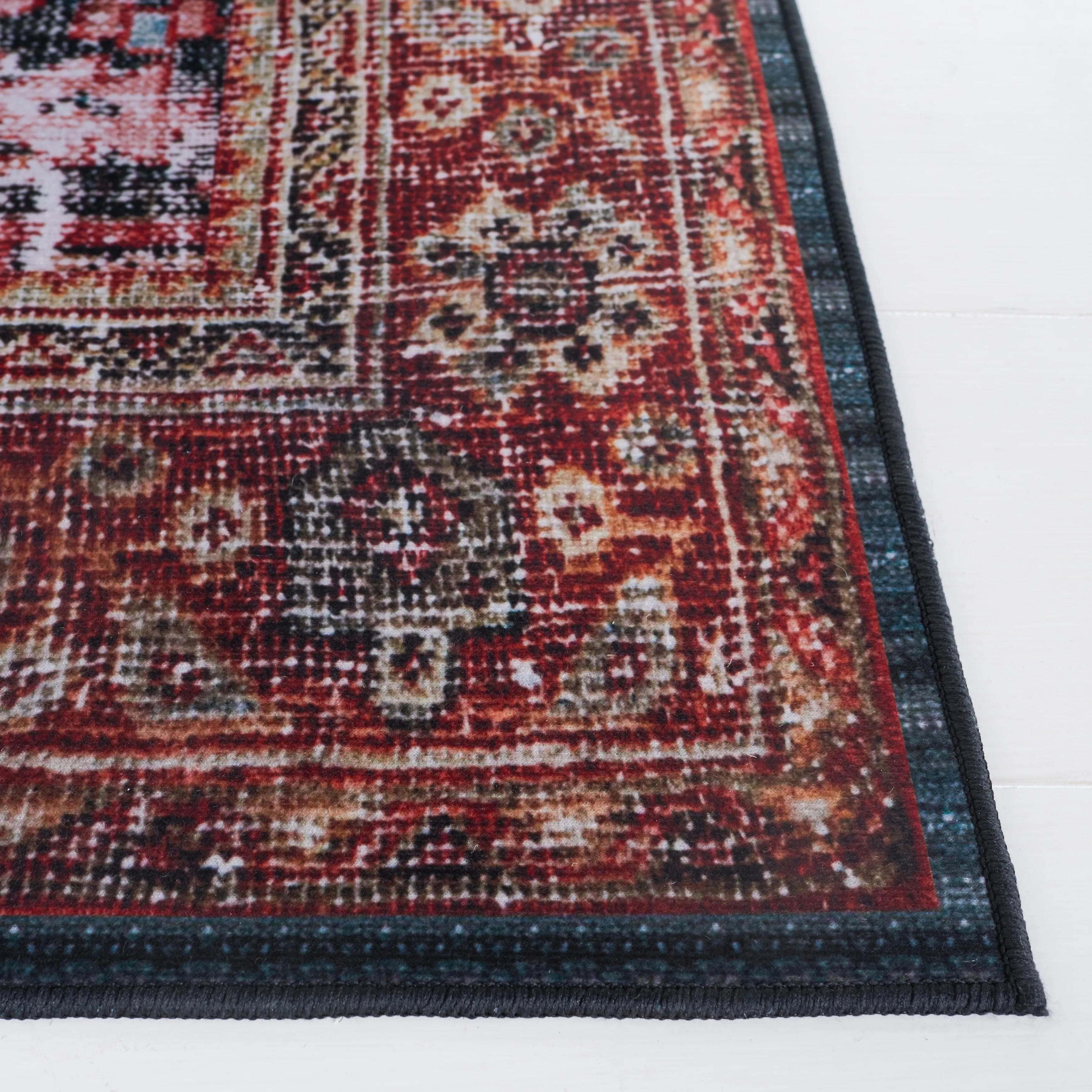 SAFAVIEH Tucson Machine Washable Slip Resistant Gena Oriental Rug