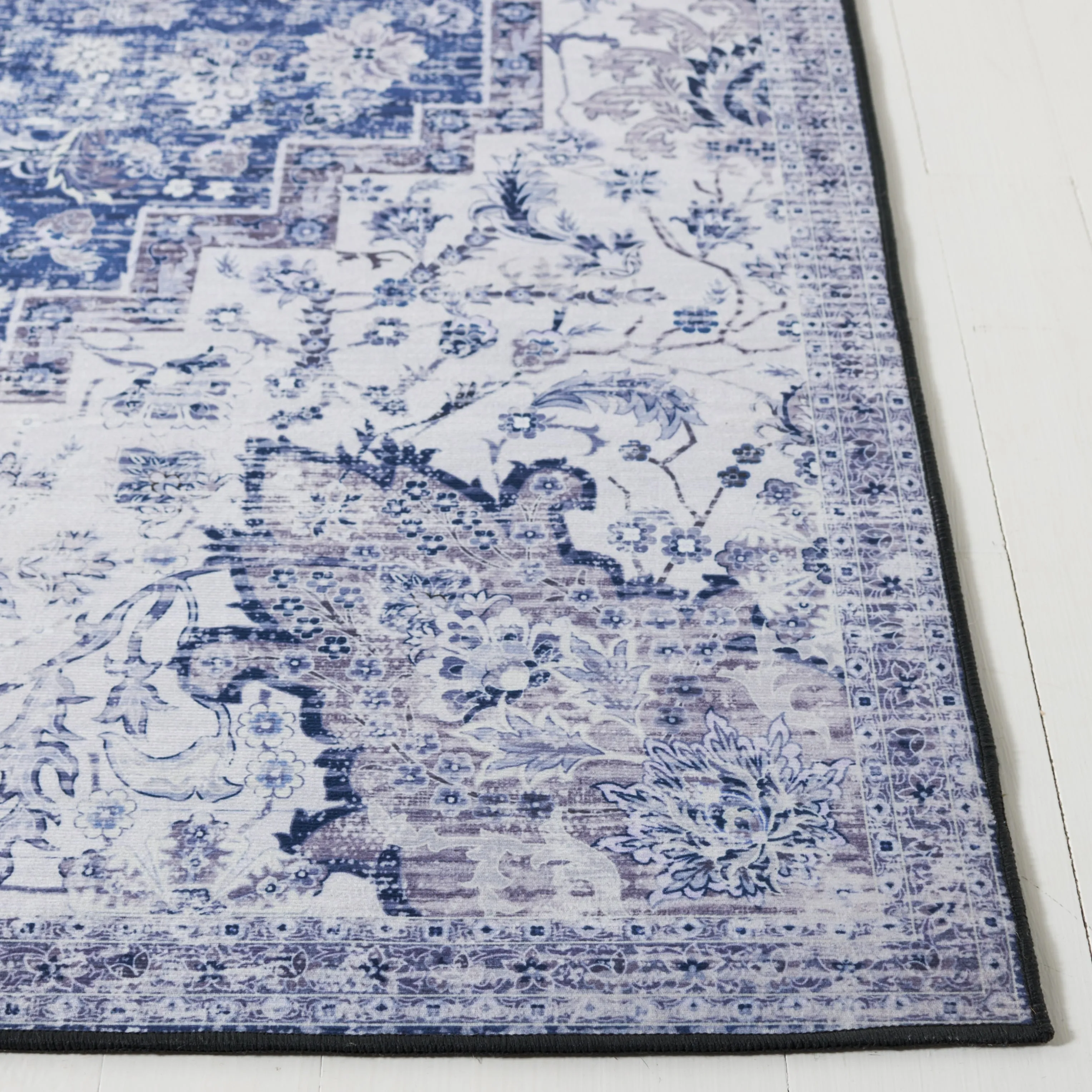 SAFAVIEH Tucson Machine Washable Slip Resistant Mallaury Distressed Rug