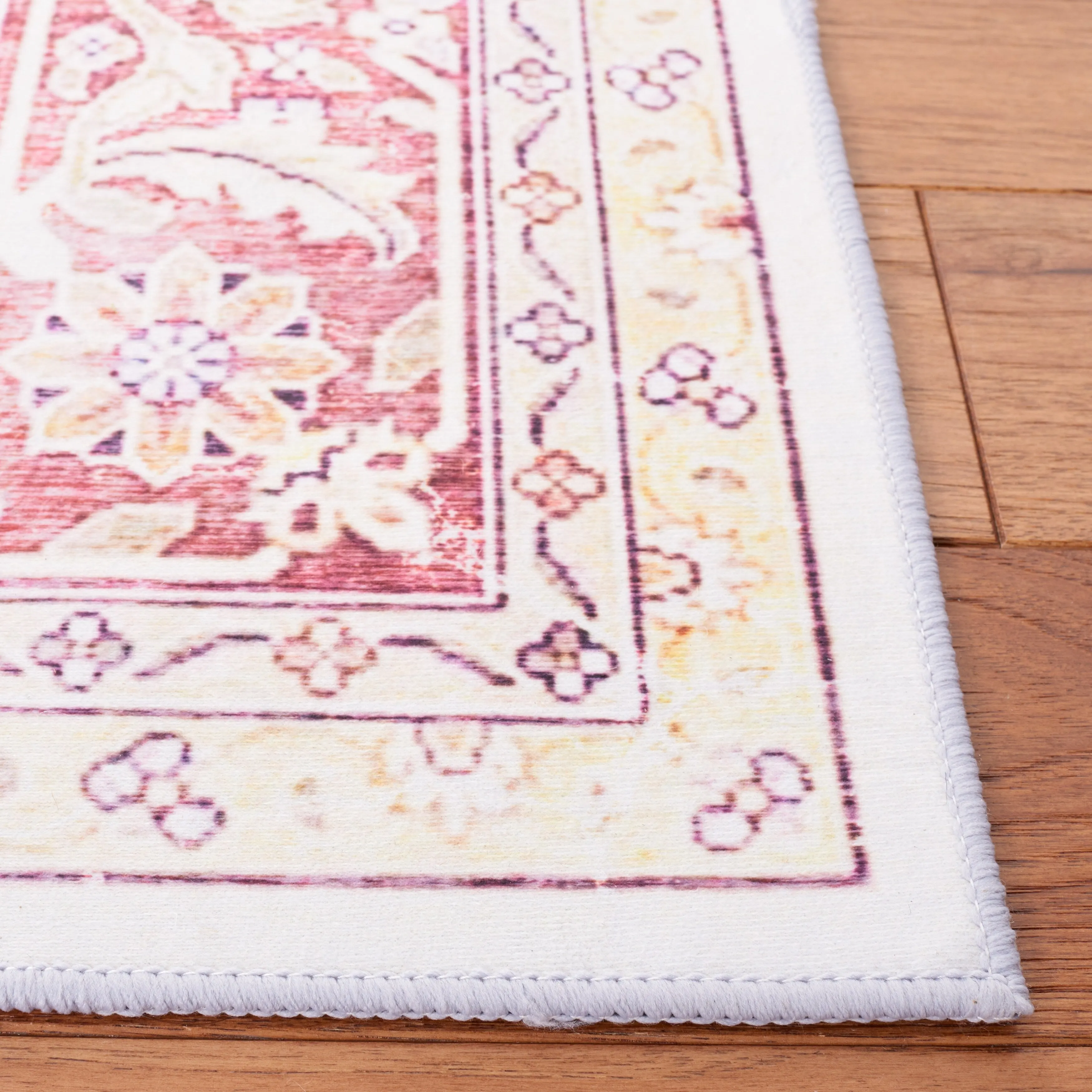 SAFAVIEH Tucson Machine Washable Slip Resistant Mazie Oriental Medallion