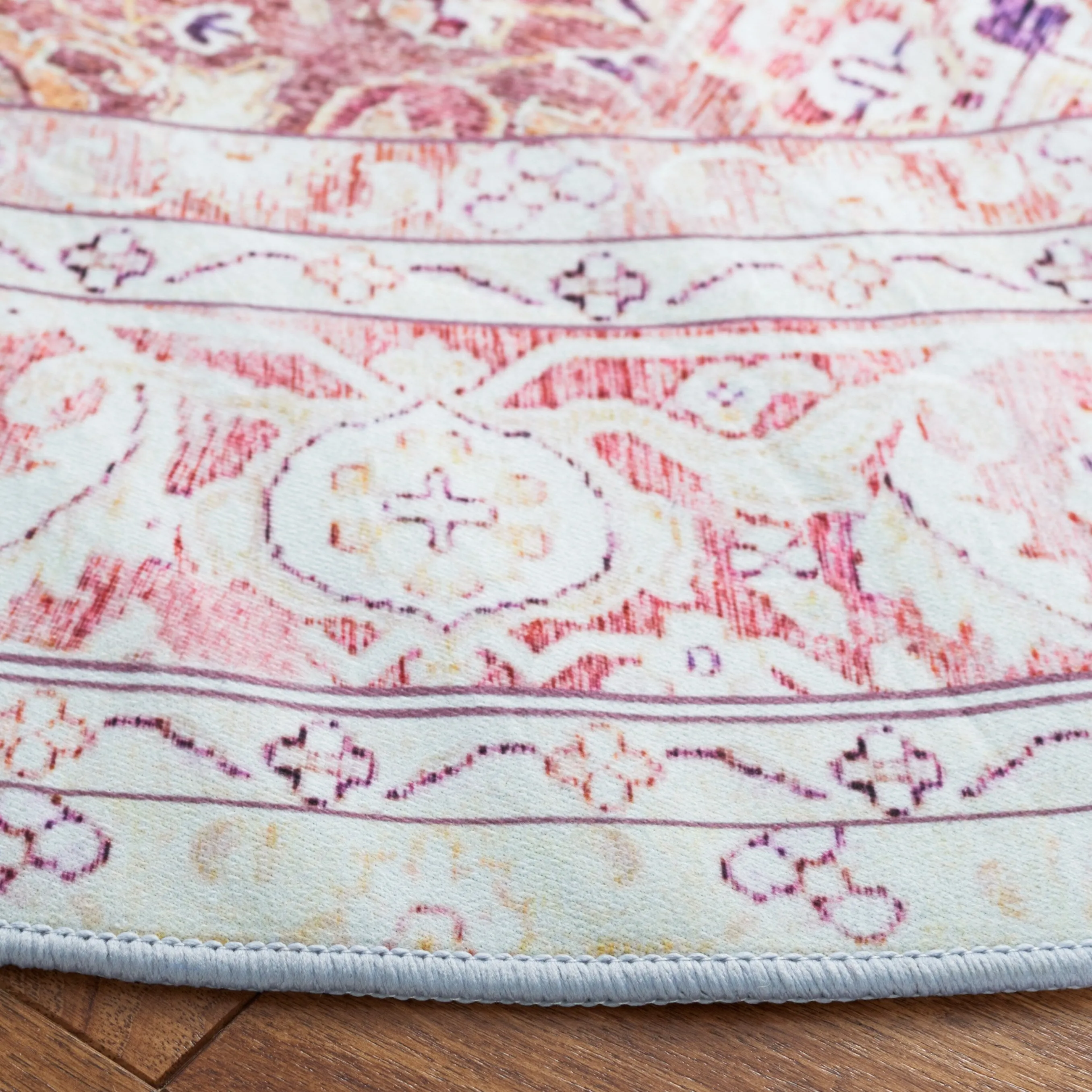 SAFAVIEH Tucson Machine Washable Slip Resistant Mazie Oriental Medallion