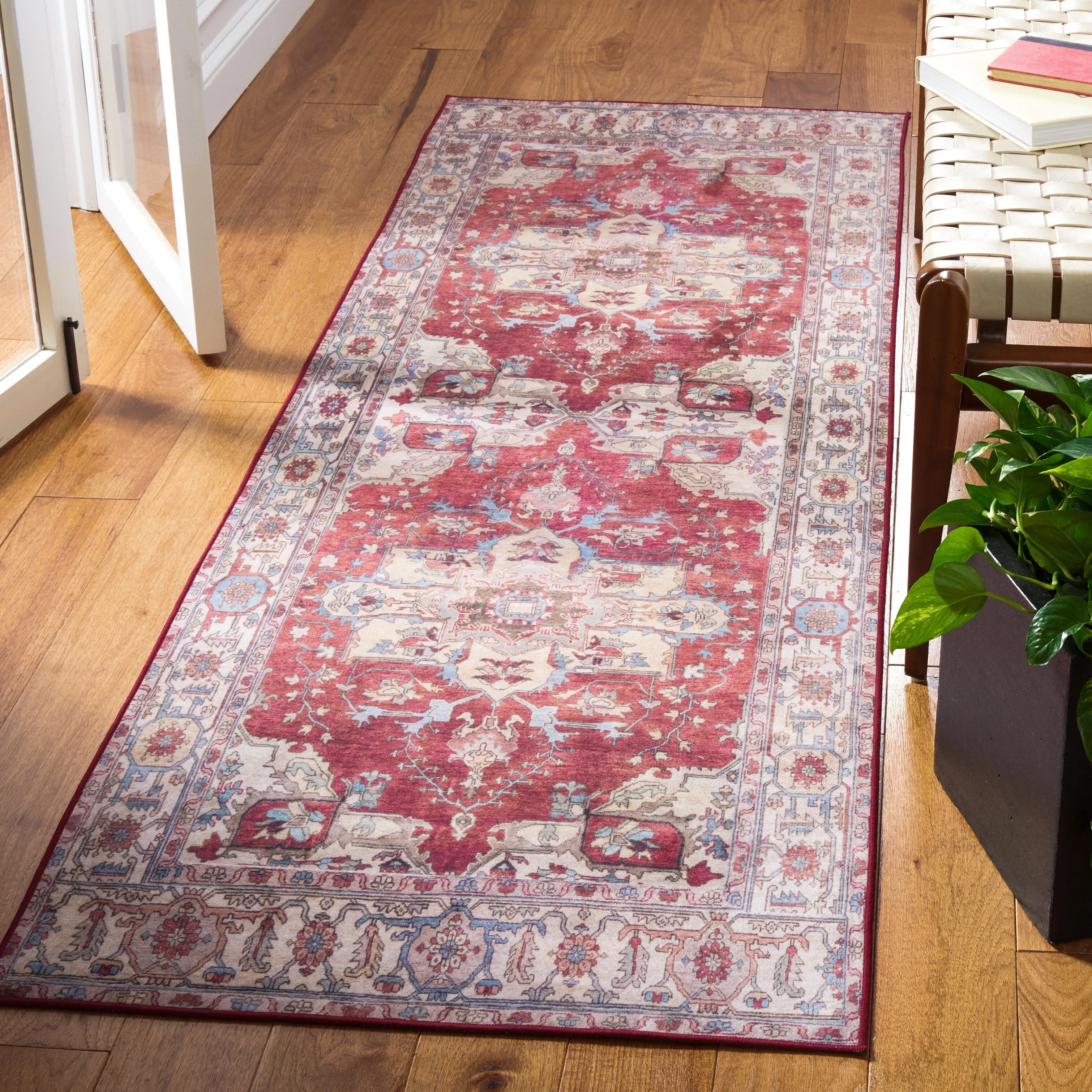 SAFAVIEH Tucson Machine Washable Slip Resistant Salome Oriental Medallion