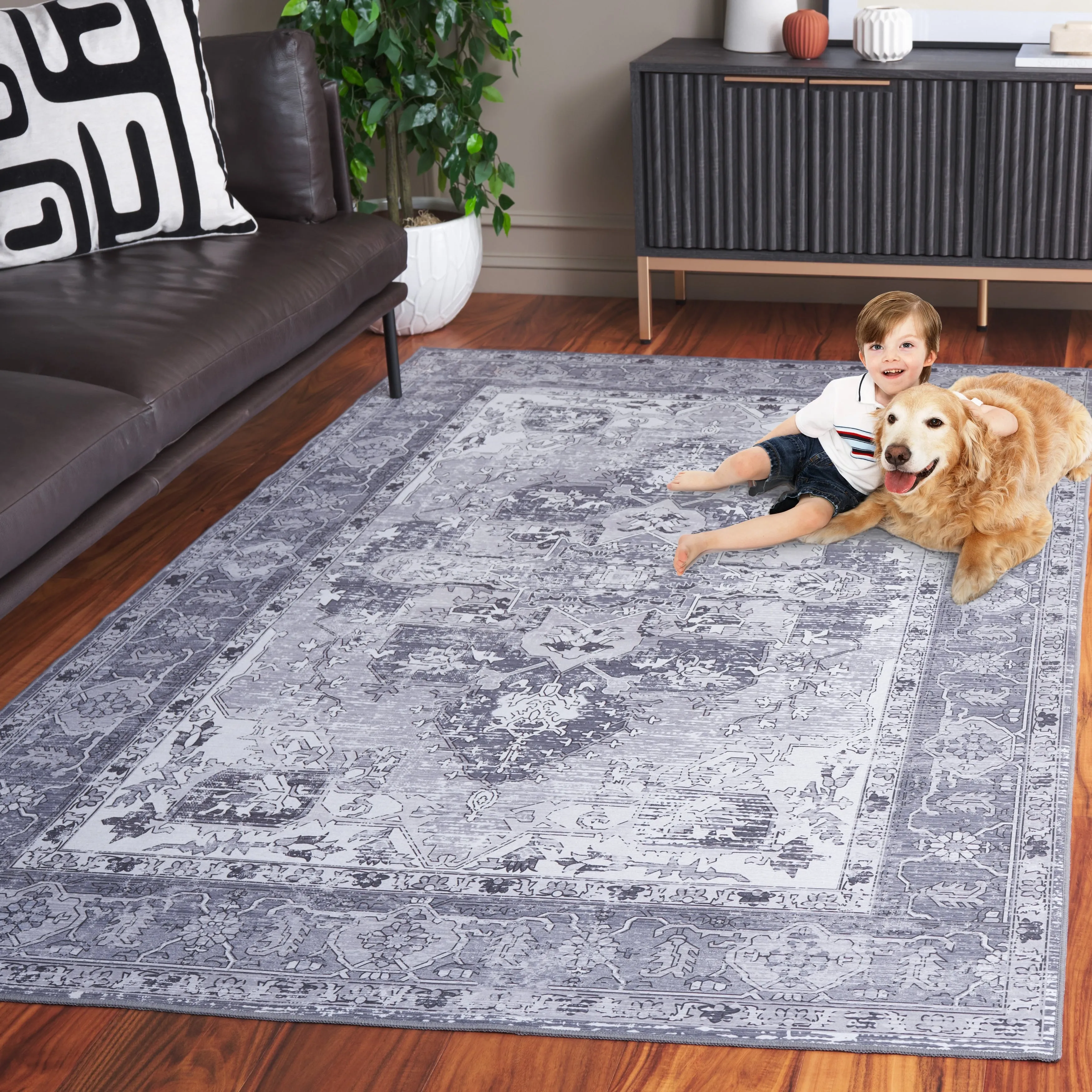SAFAVIEH Tucson Machine Washable Slip Resistant Salome Oriental Medallion
