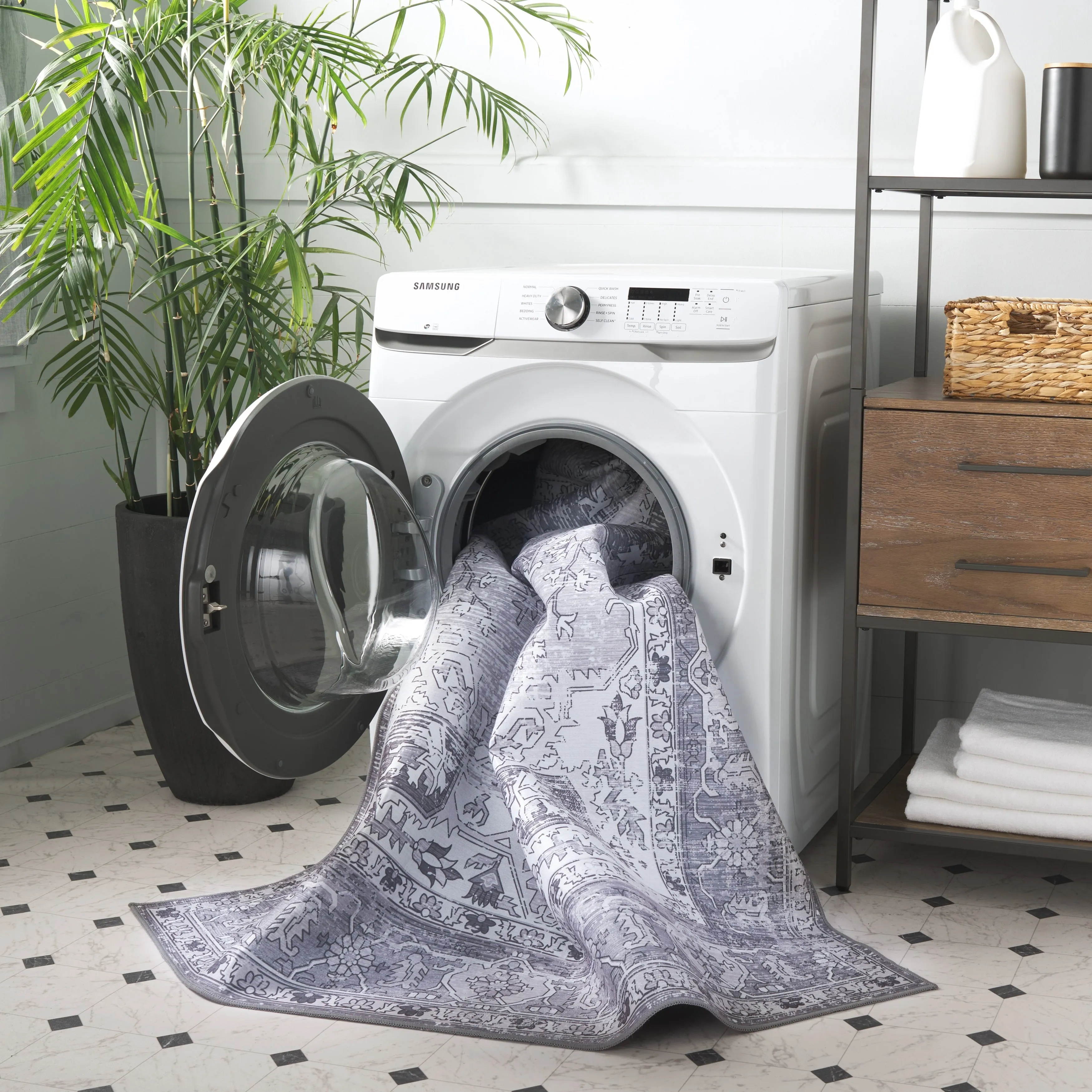 SAFAVIEH Tucson Machine Washable Slip Resistant Salome Oriental Medallion