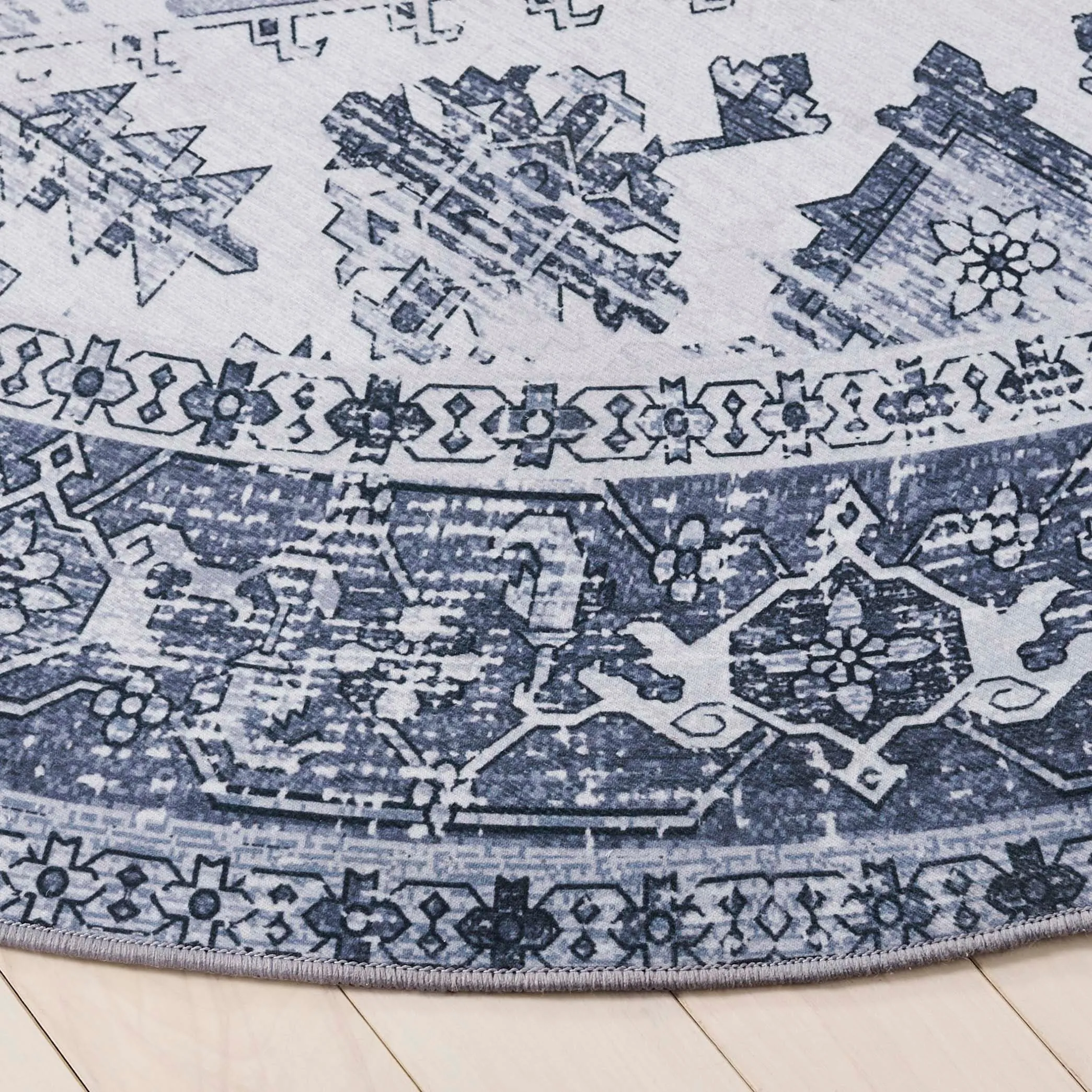 SAFAVIEH. Tucson Machine Washable Slip Resistant Therese Oriental Medallion