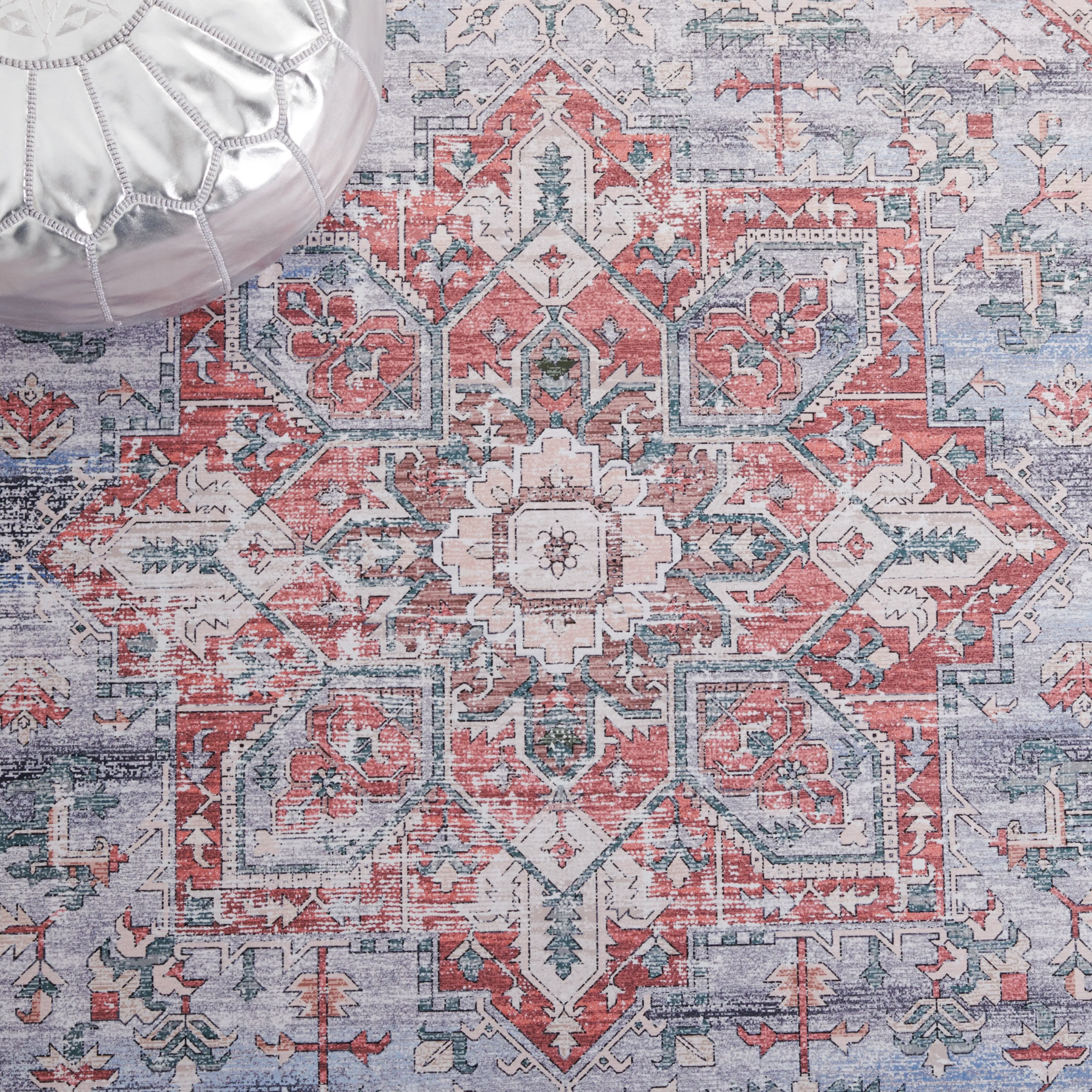 SAFAVIEH. Tucson Machine Washable Slip Resistant Therese Oriental Medallion