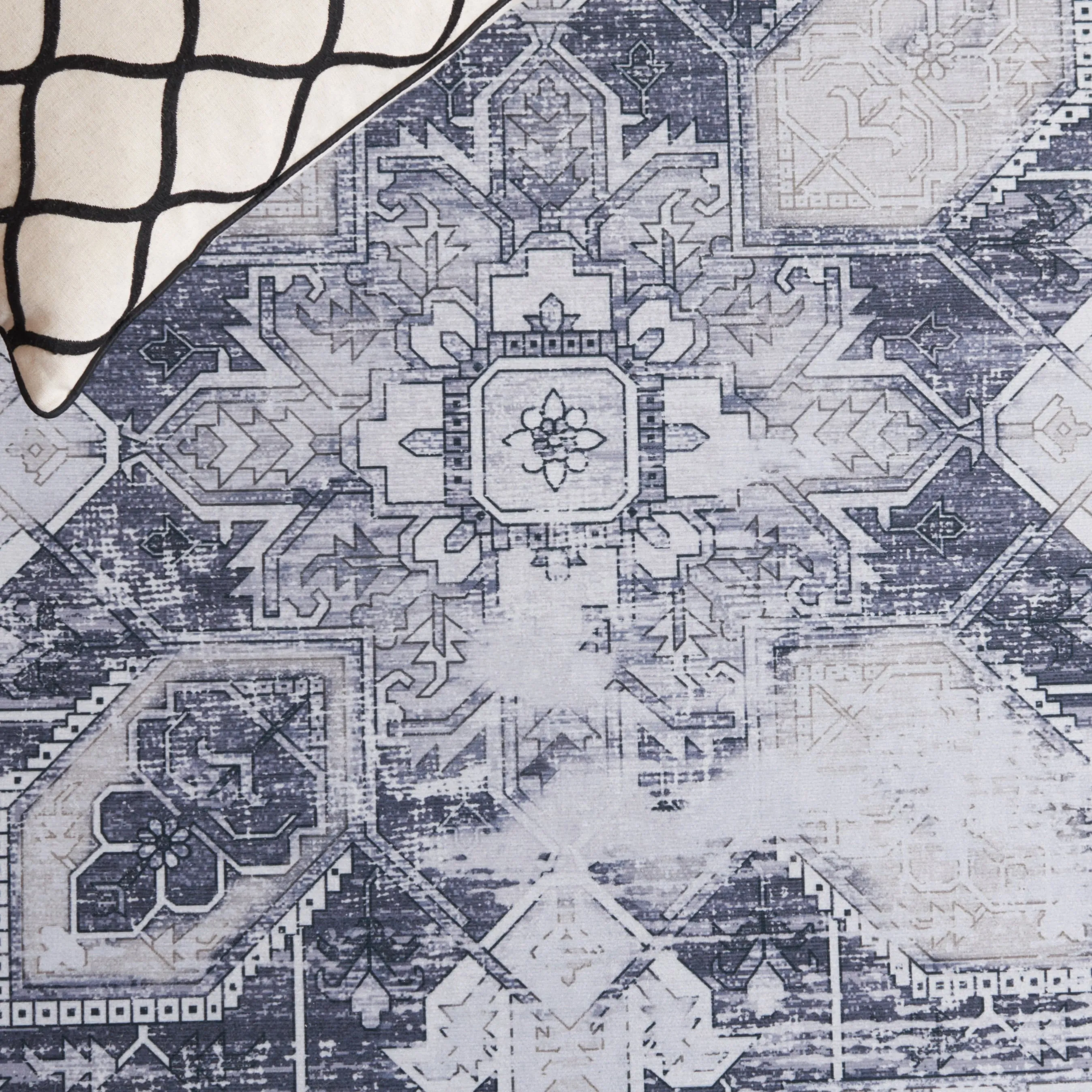 SAFAVIEH. Tucson Machine Washable Slip Resistant Therese Oriental Medallion