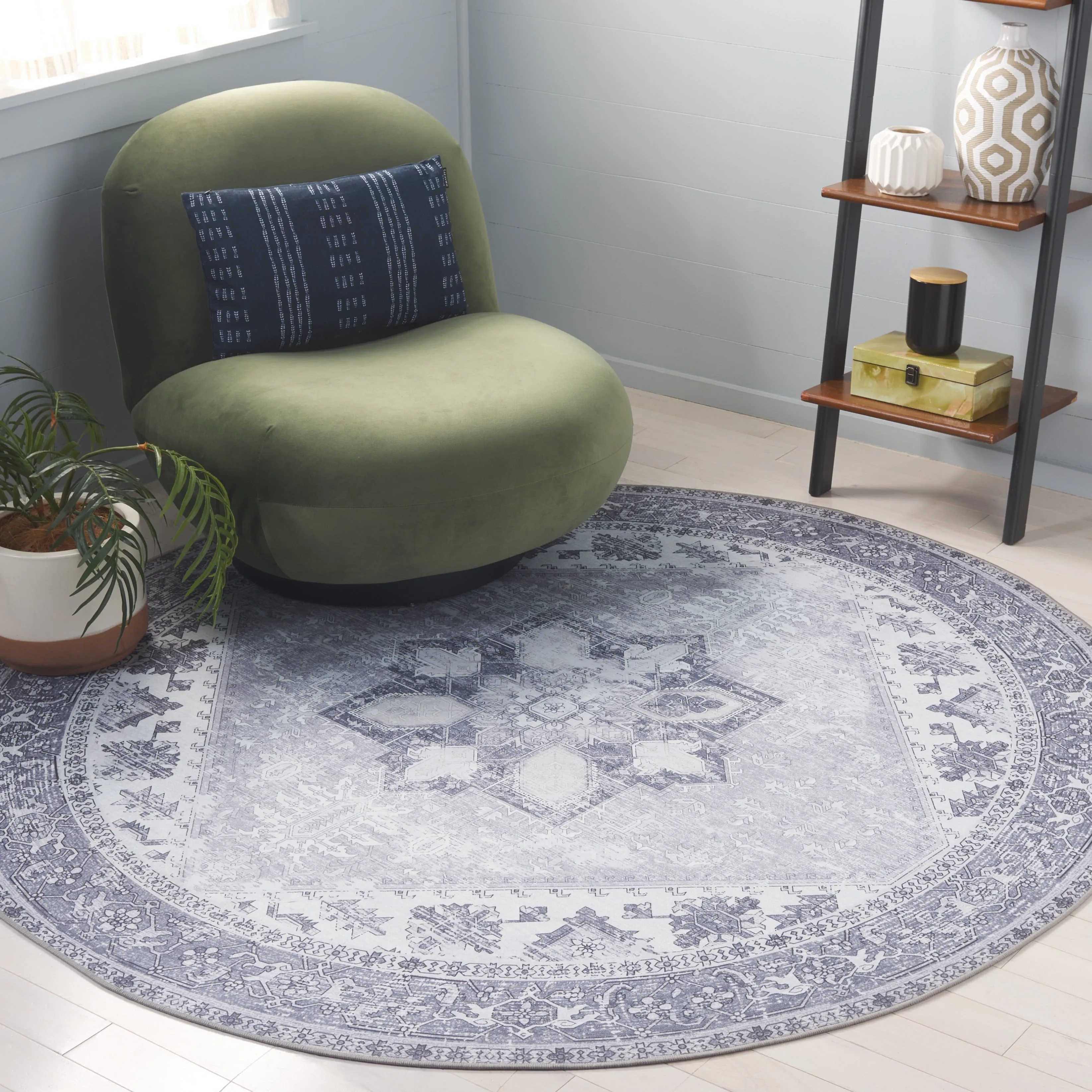 SAFAVIEH. Tucson Machine Washable Slip Resistant Therese Oriental Medallion