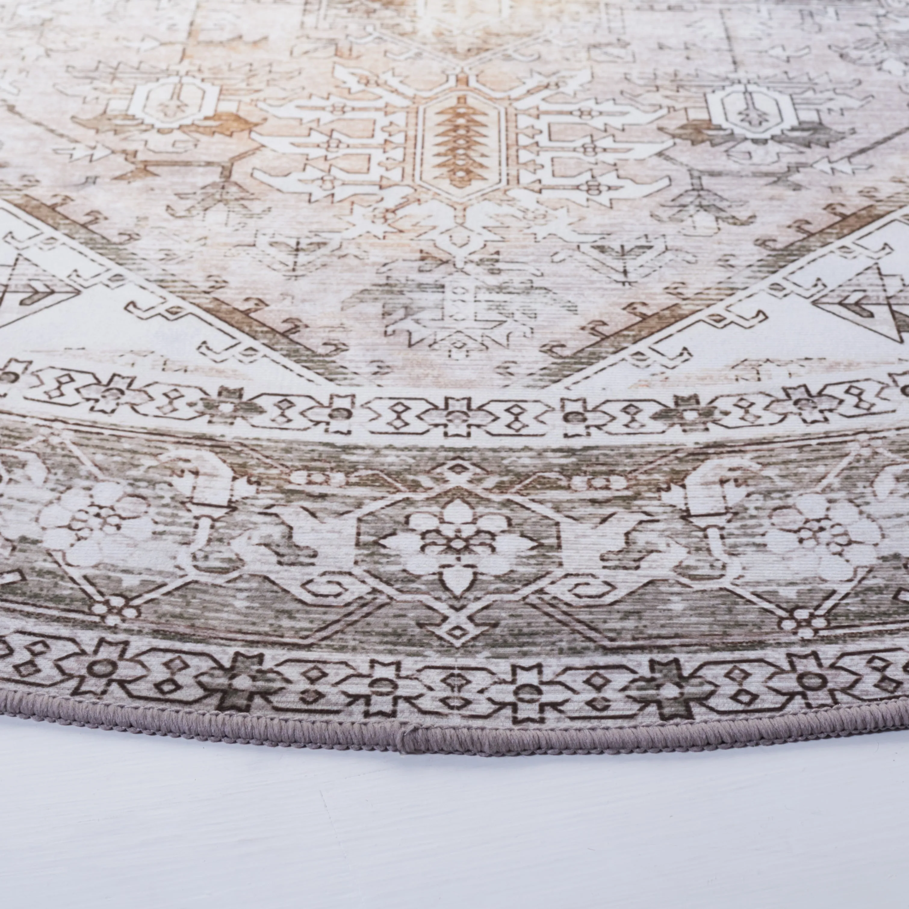 SAFAVIEH. Tucson Machine Washable Slip Resistant Therese Oriental Medallion