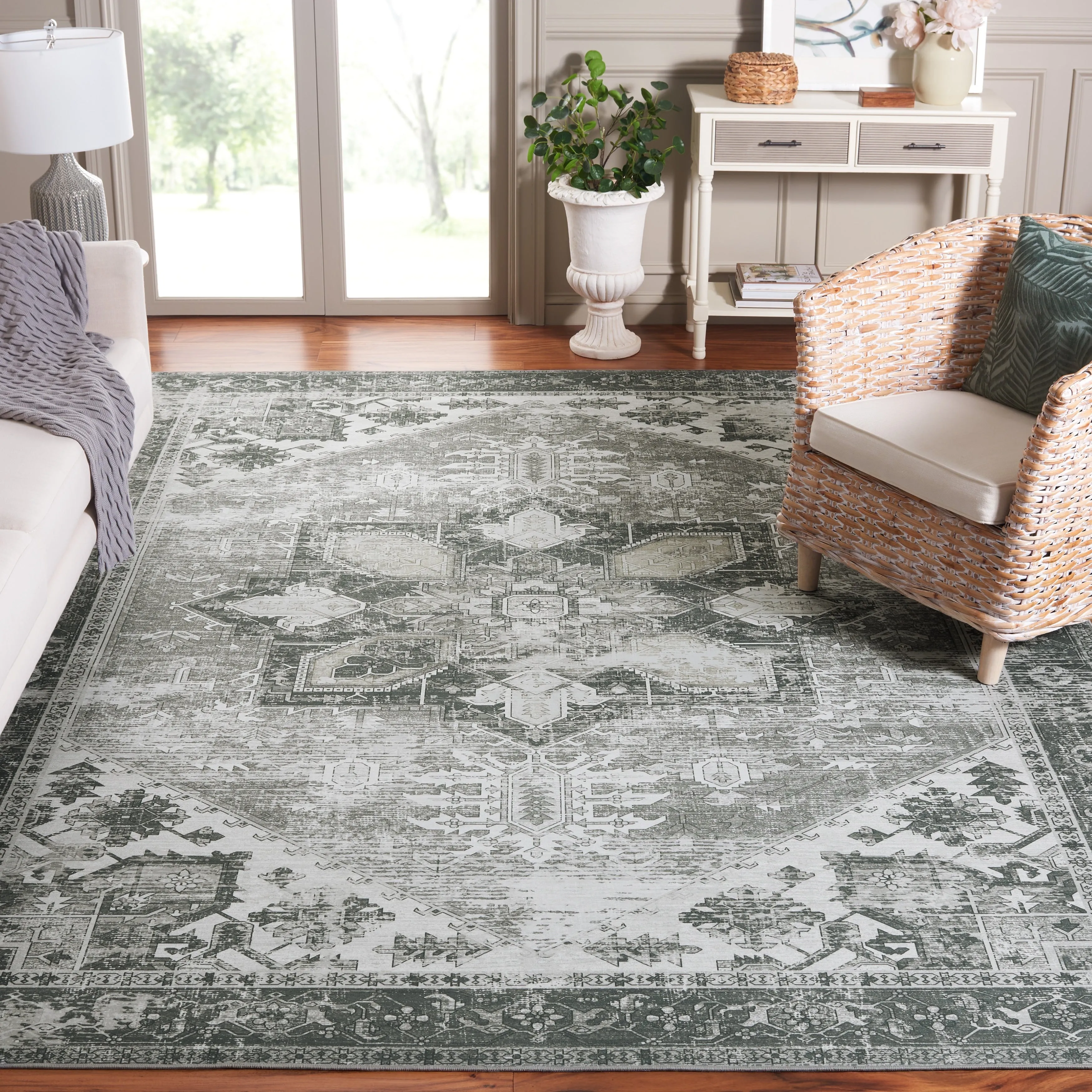 SAFAVIEH. Tucson Machine Washable Slip Resistant Therese Oriental Medallion
