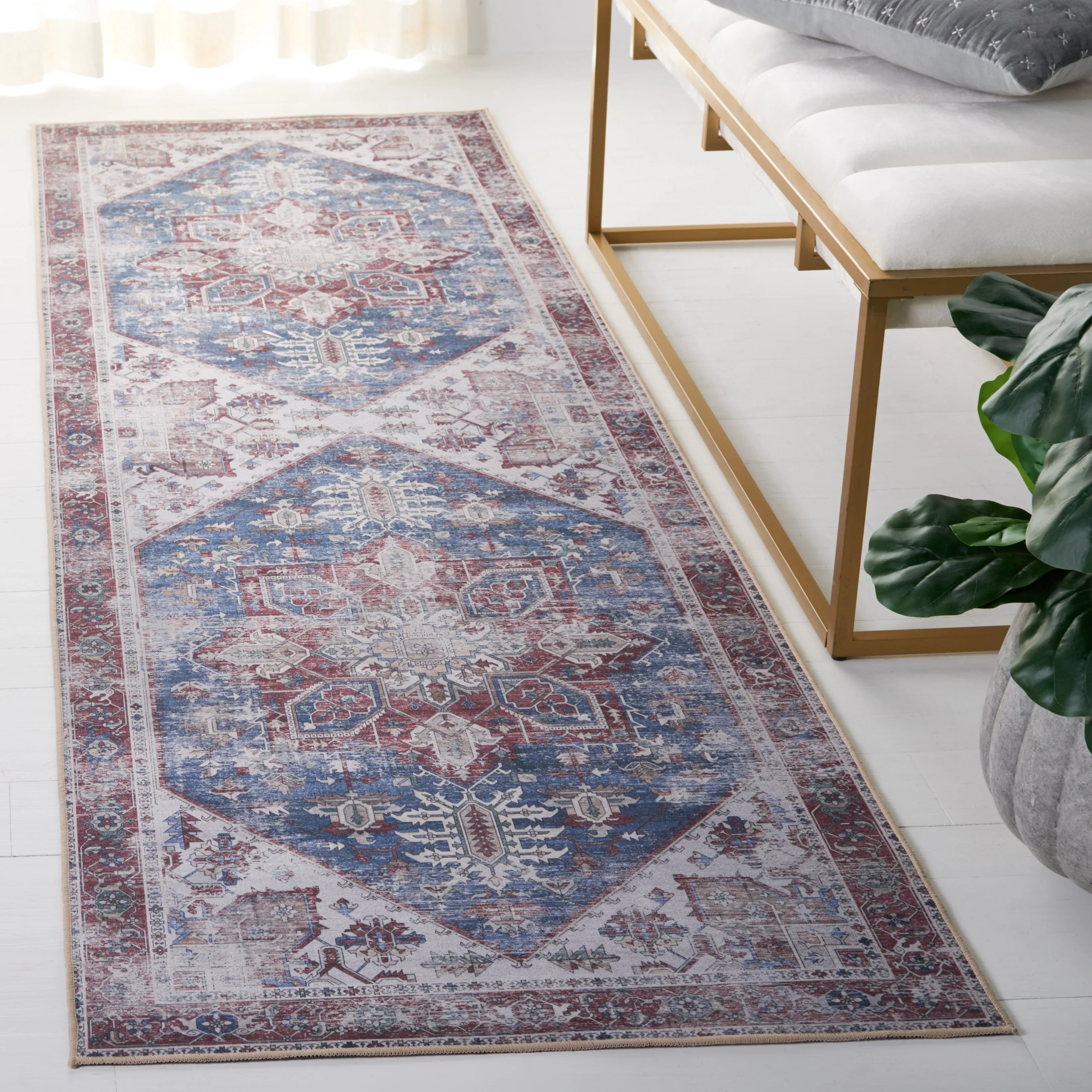 SAFAVIEH. Tucson Machine Washable Slip Resistant Therese Oriental Medallion