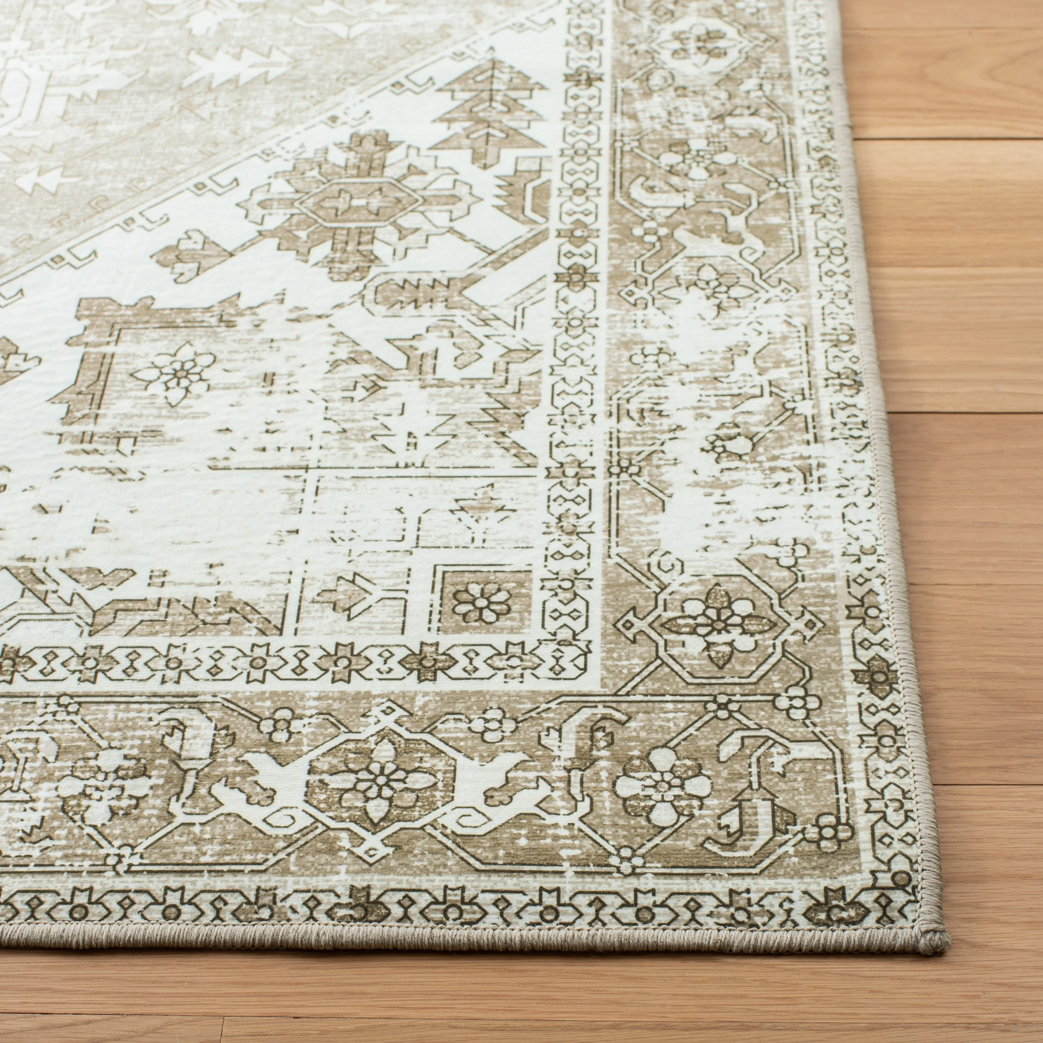 SAFAVIEH. Tucson Machine Washable Slip Resistant Therese Oriental Medallion
