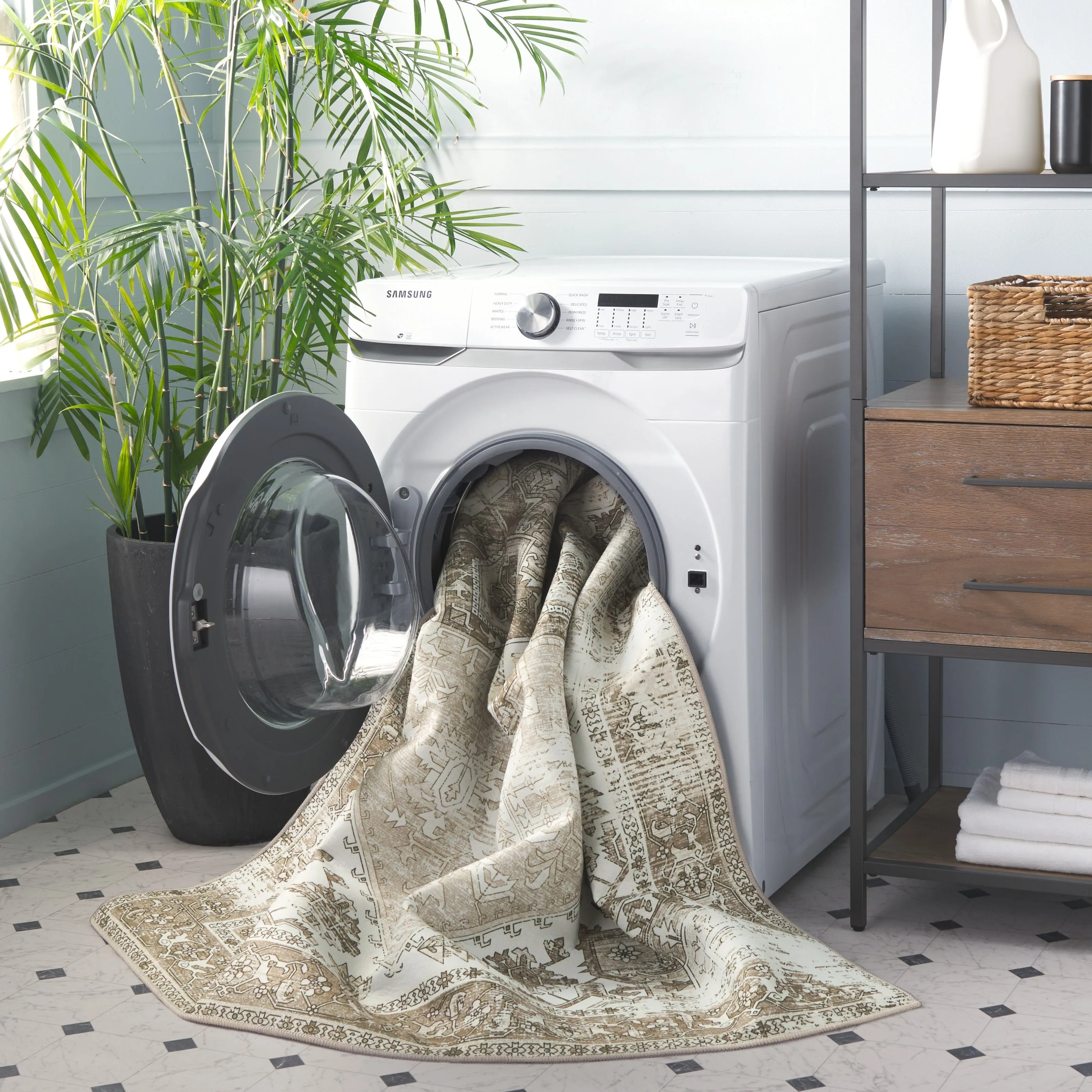 SAFAVIEH. Tucson Machine Washable Slip Resistant Therese Oriental Medallion