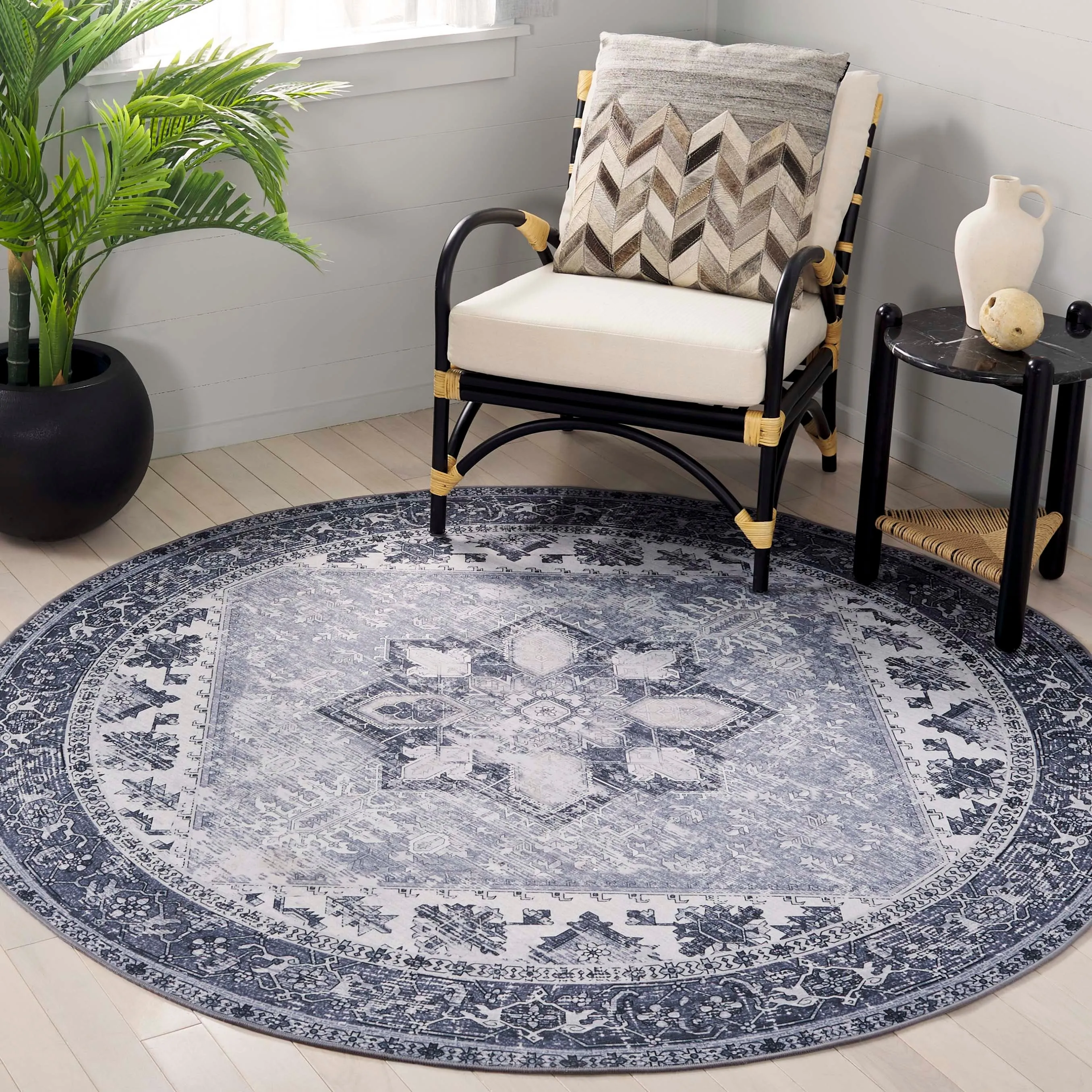 SAFAVIEH. Tucson Machine Washable Slip Resistant Therese Oriental Medallion