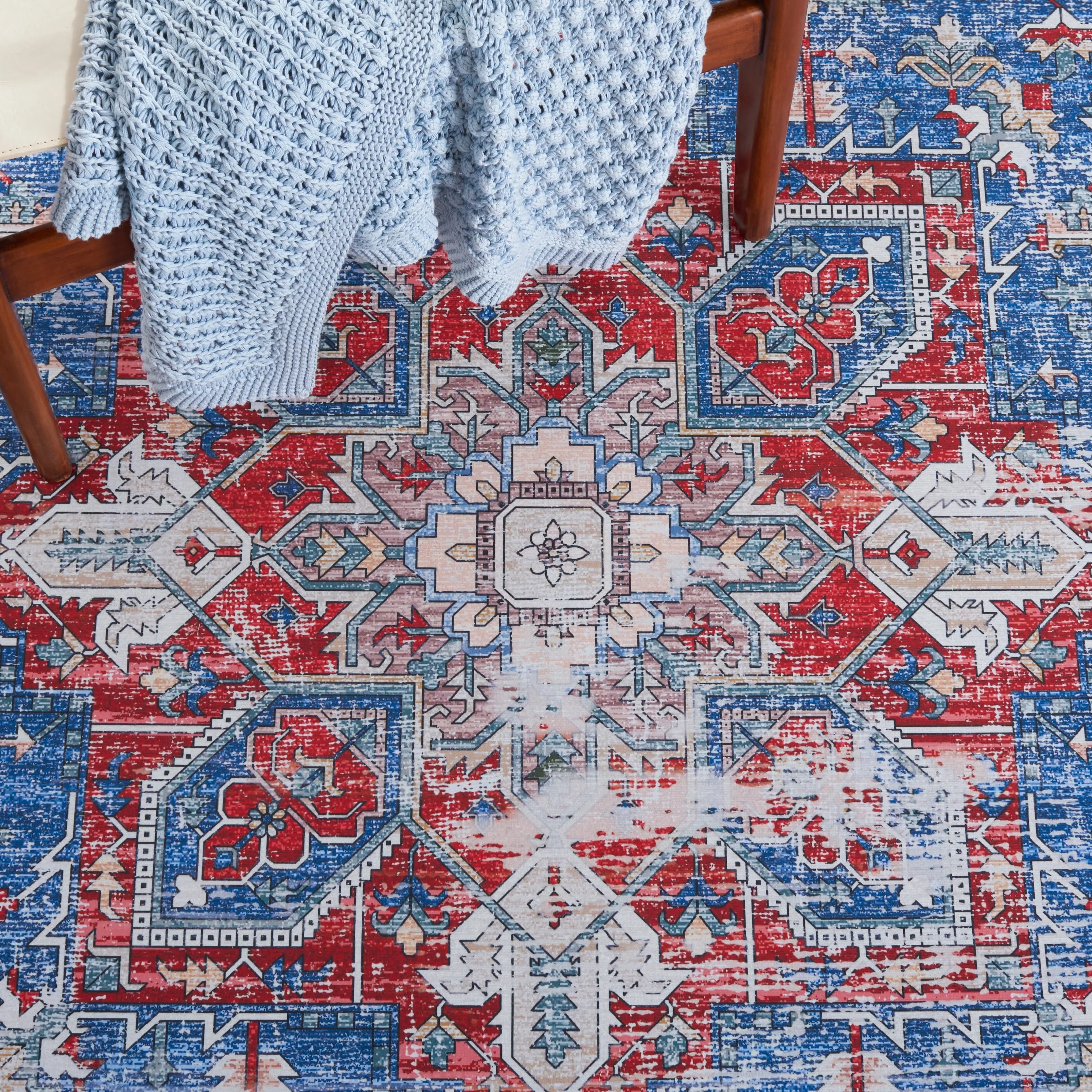 SAFAVIEH. Tucson Machine Washable Slip Resistant Therese Oriental Medallion