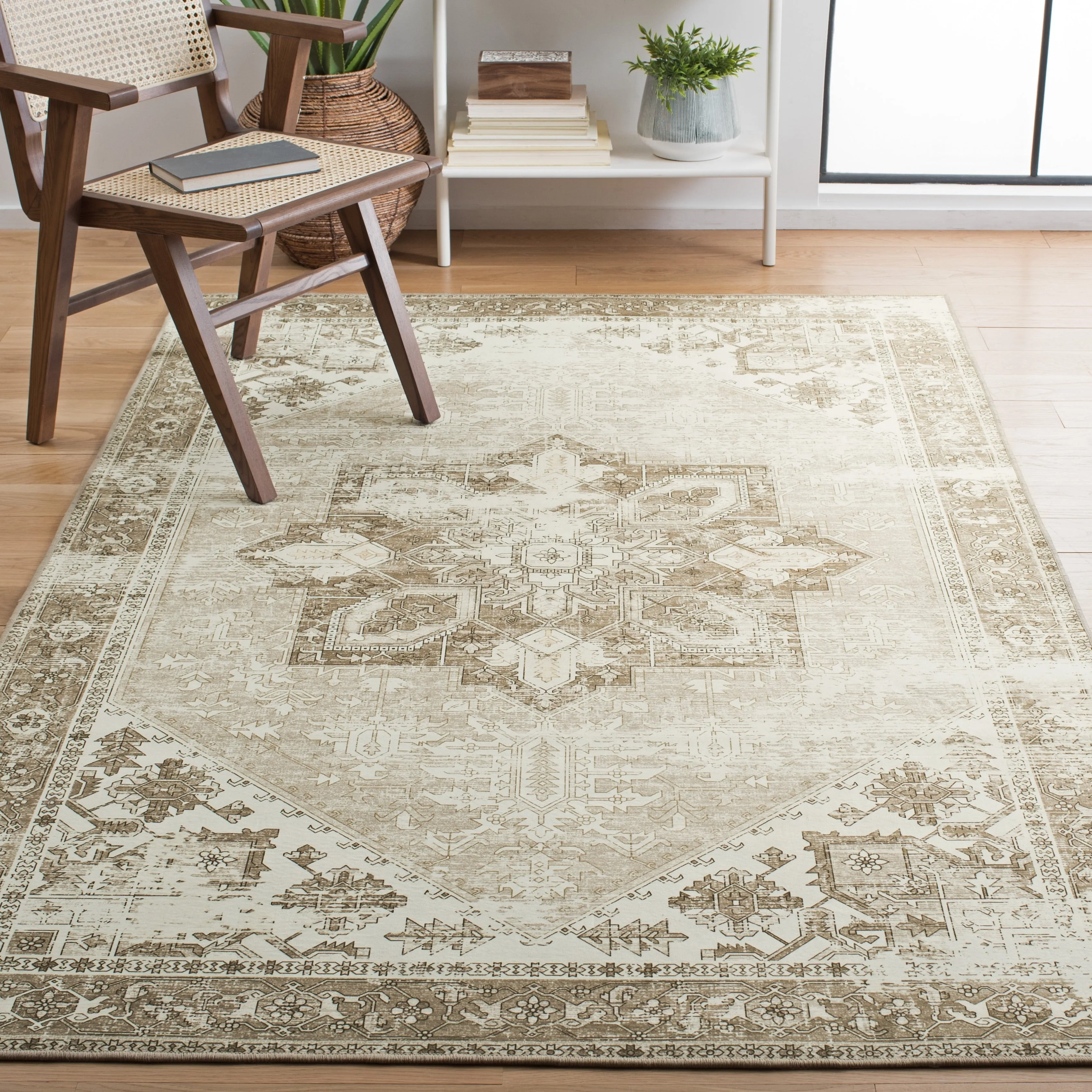 SAFAVIEH. Tucson Machine Washable Slip Resistant Therese Oriental Medallion
