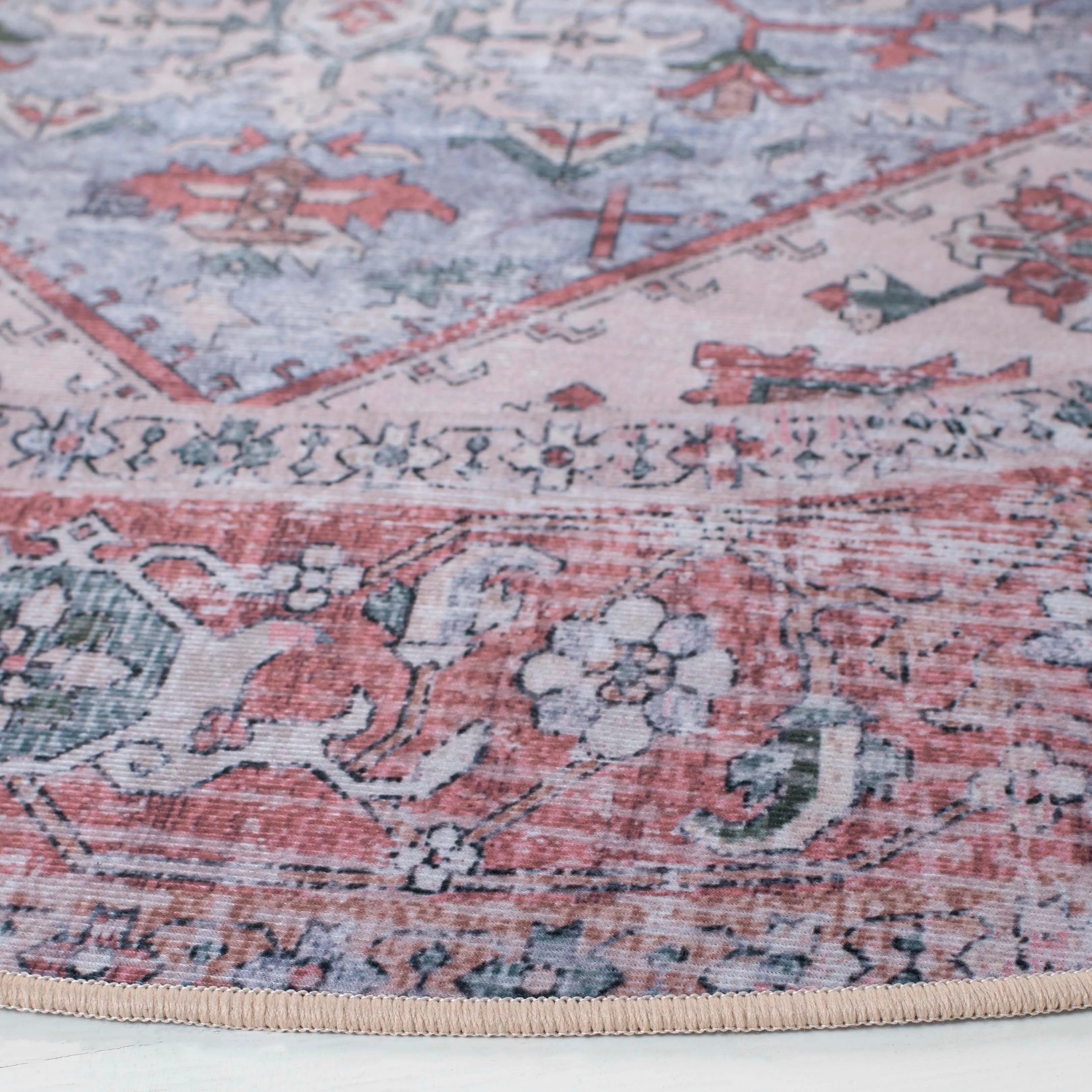 SAFAVIEH. Tucson Machine Washable Slip Resistant Therese Oriental Medallion