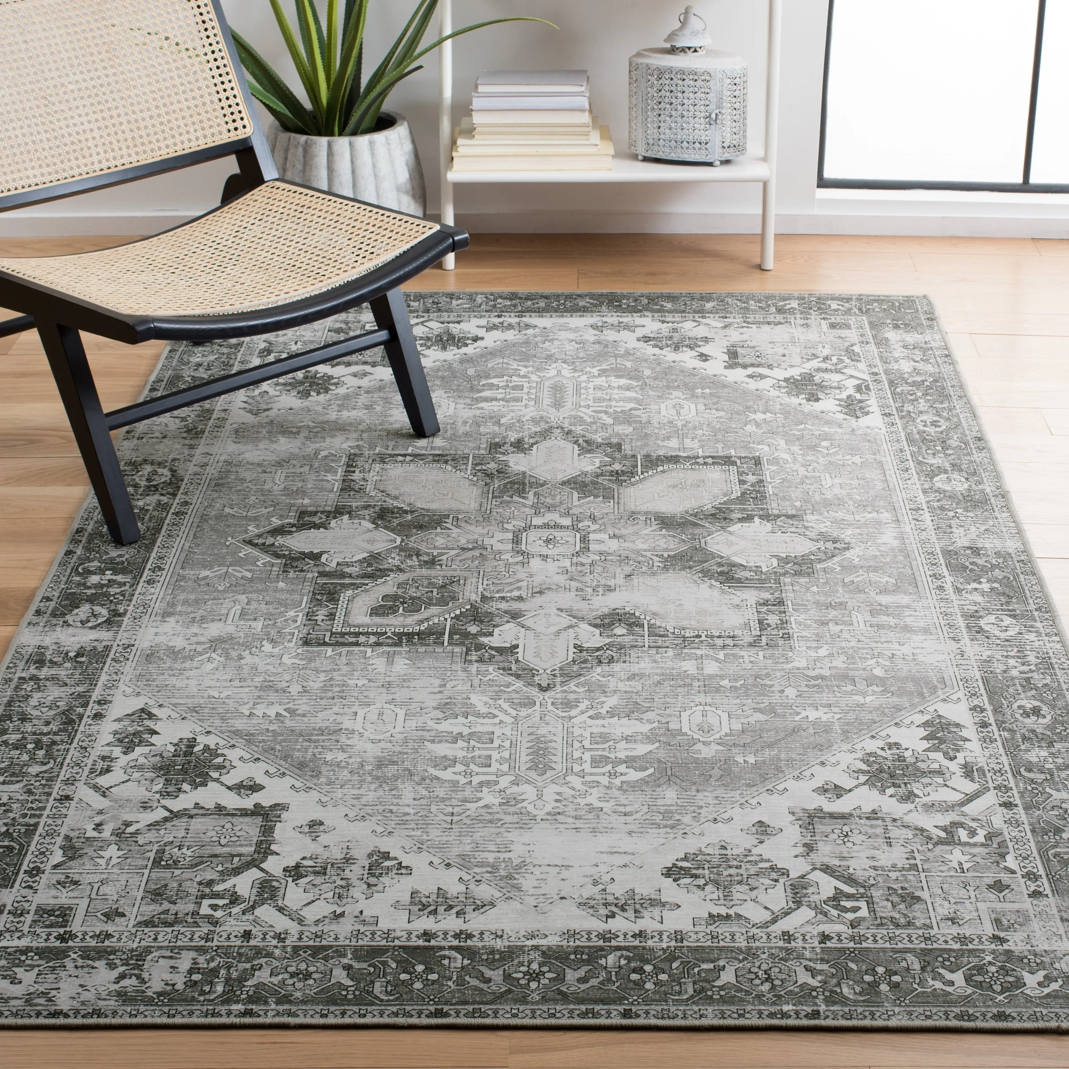 SAFAVIEH. Tucson Machine Washable Slip Resistant Therese Oriental Medallion