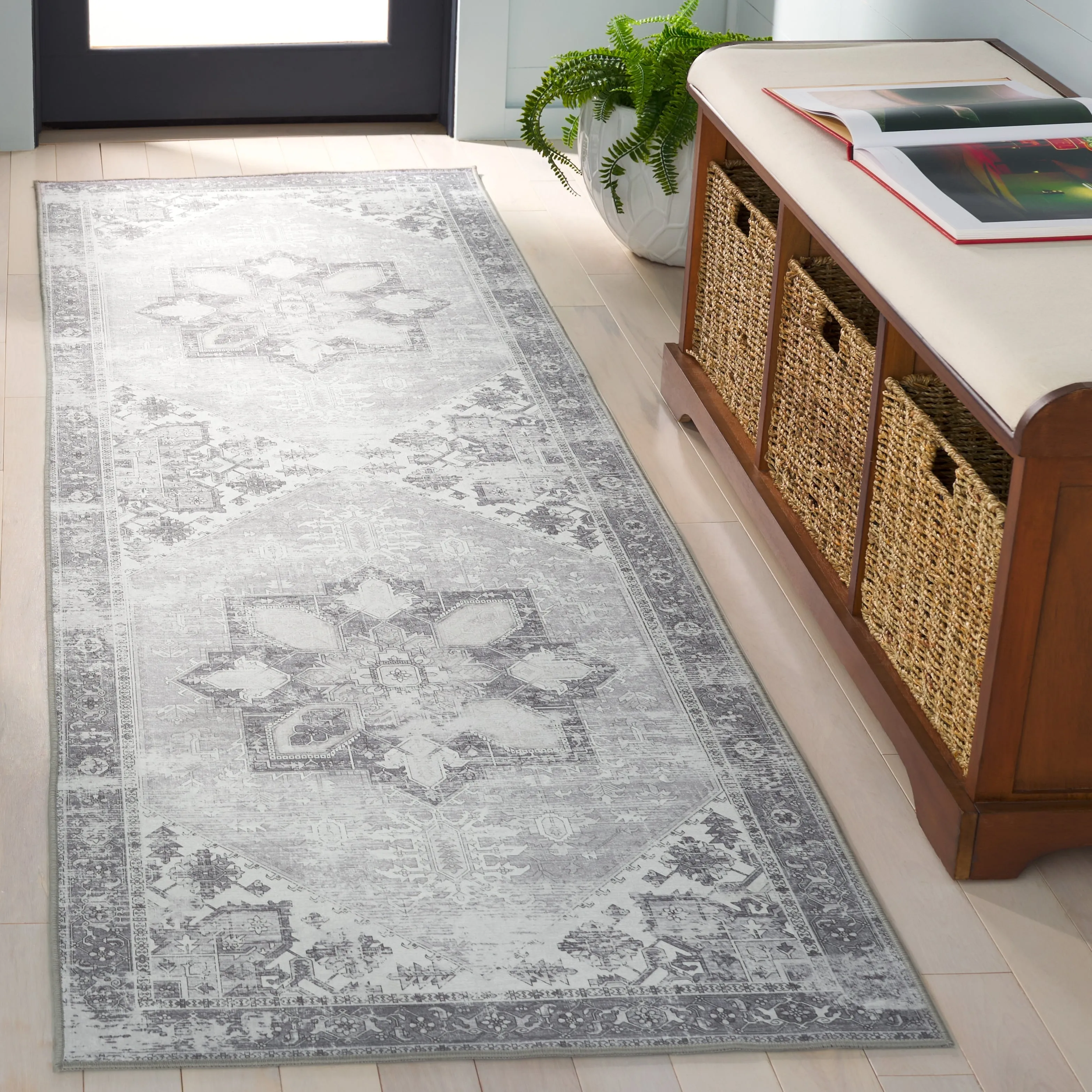 SAFAVIEH. Tucson Machine Washable Slip Resistant Therese Oriental Medallion