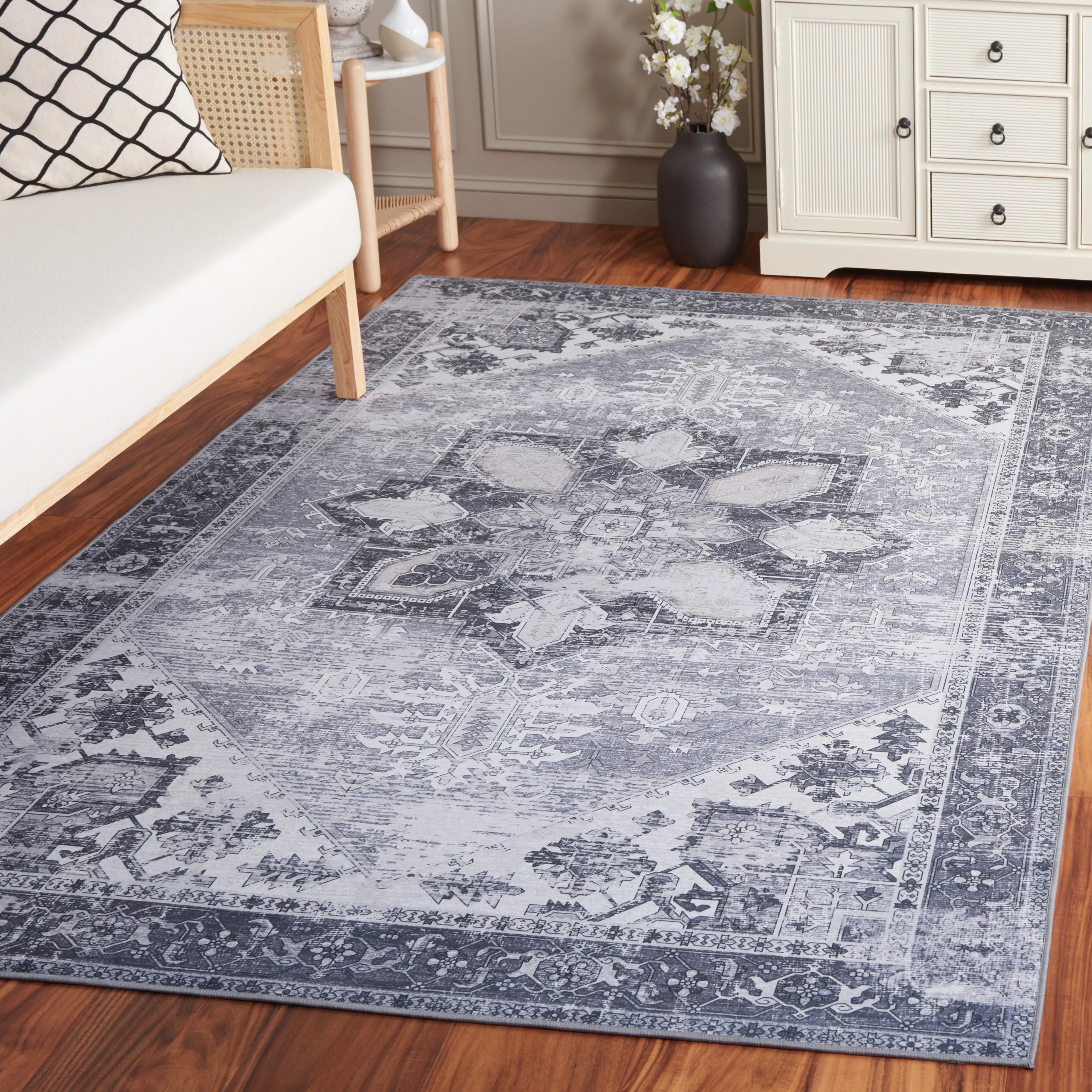 SAFAVIEH. Tucson Machine Washable Slip Resistant Therese Oriental Medallion