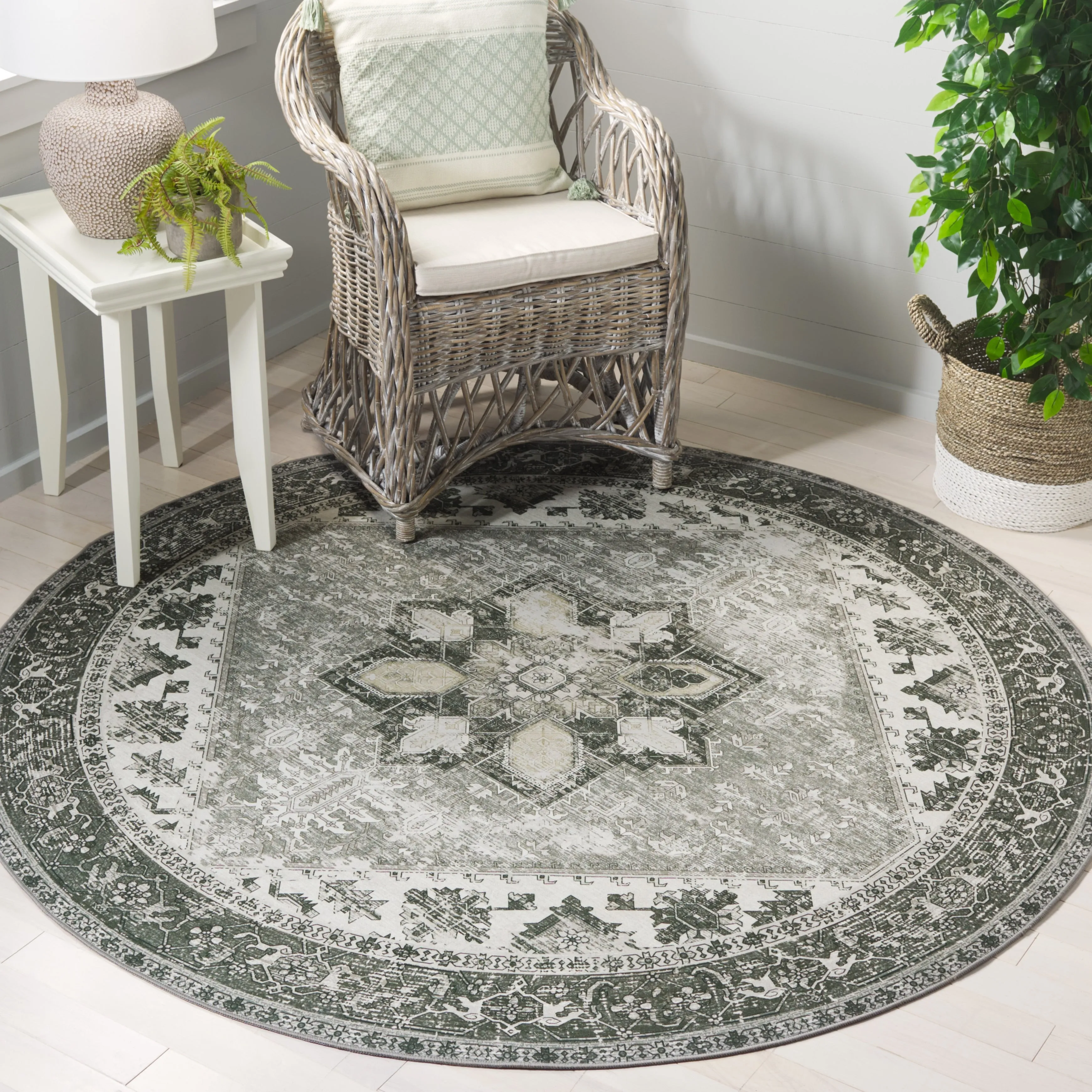 SAFAVIEH. Tucson Machine Washable Slip Resistant Therese Oriental Medallion