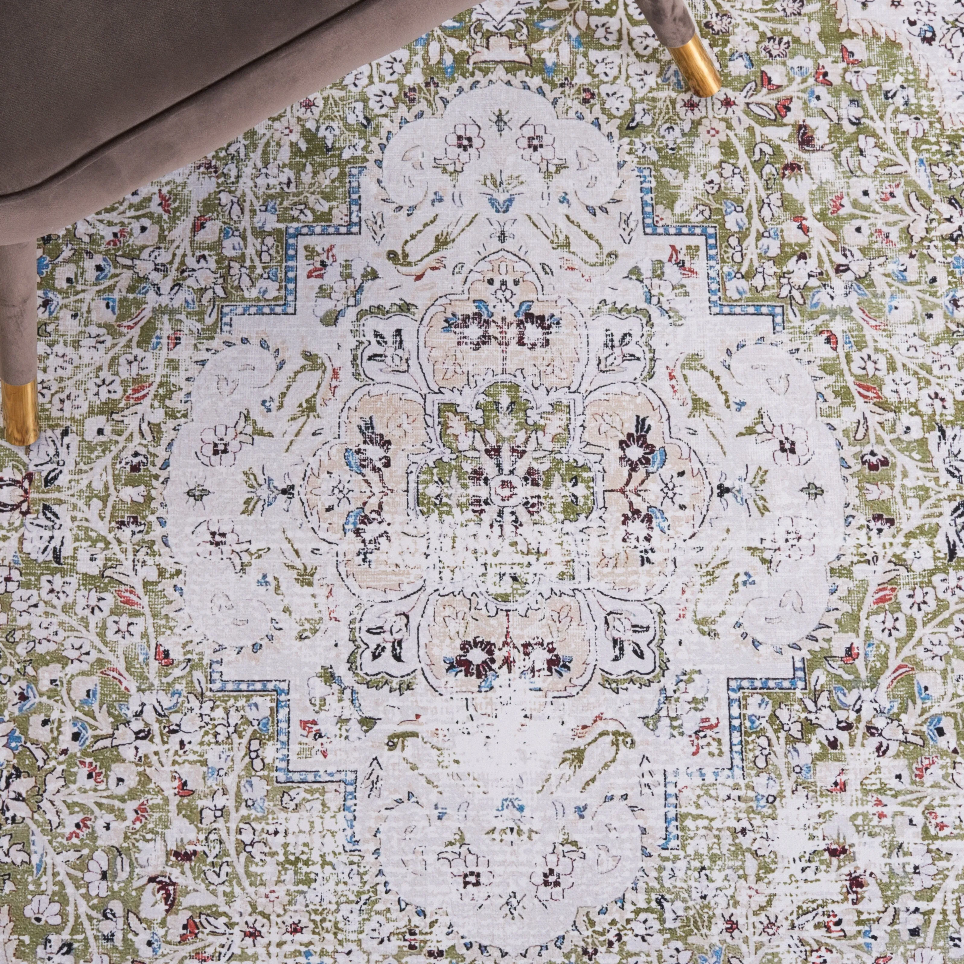 SAFAVIEH Tucson Machine Washable Slip Resistant Willa Traditional Rug