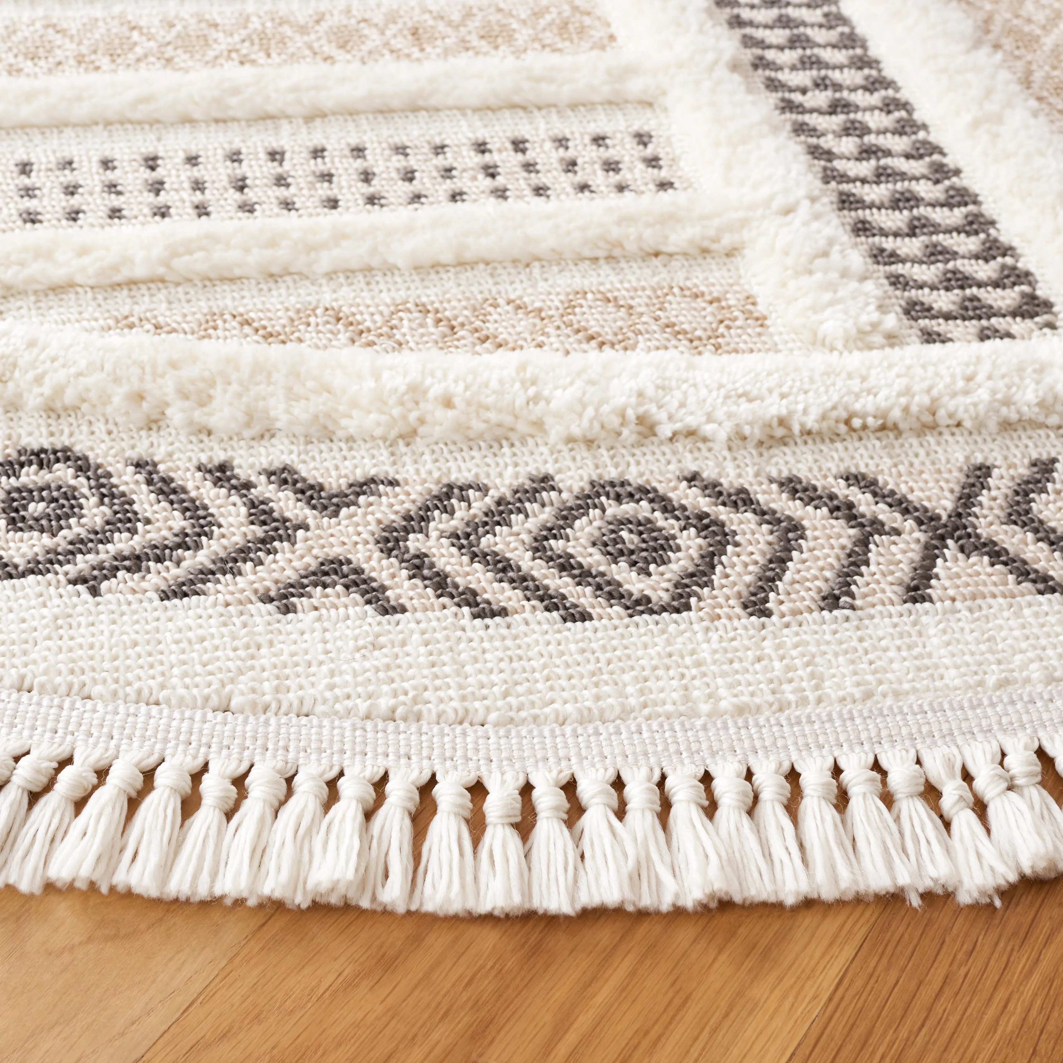 SAFAVIEH Urban Smriti Geometric Rug