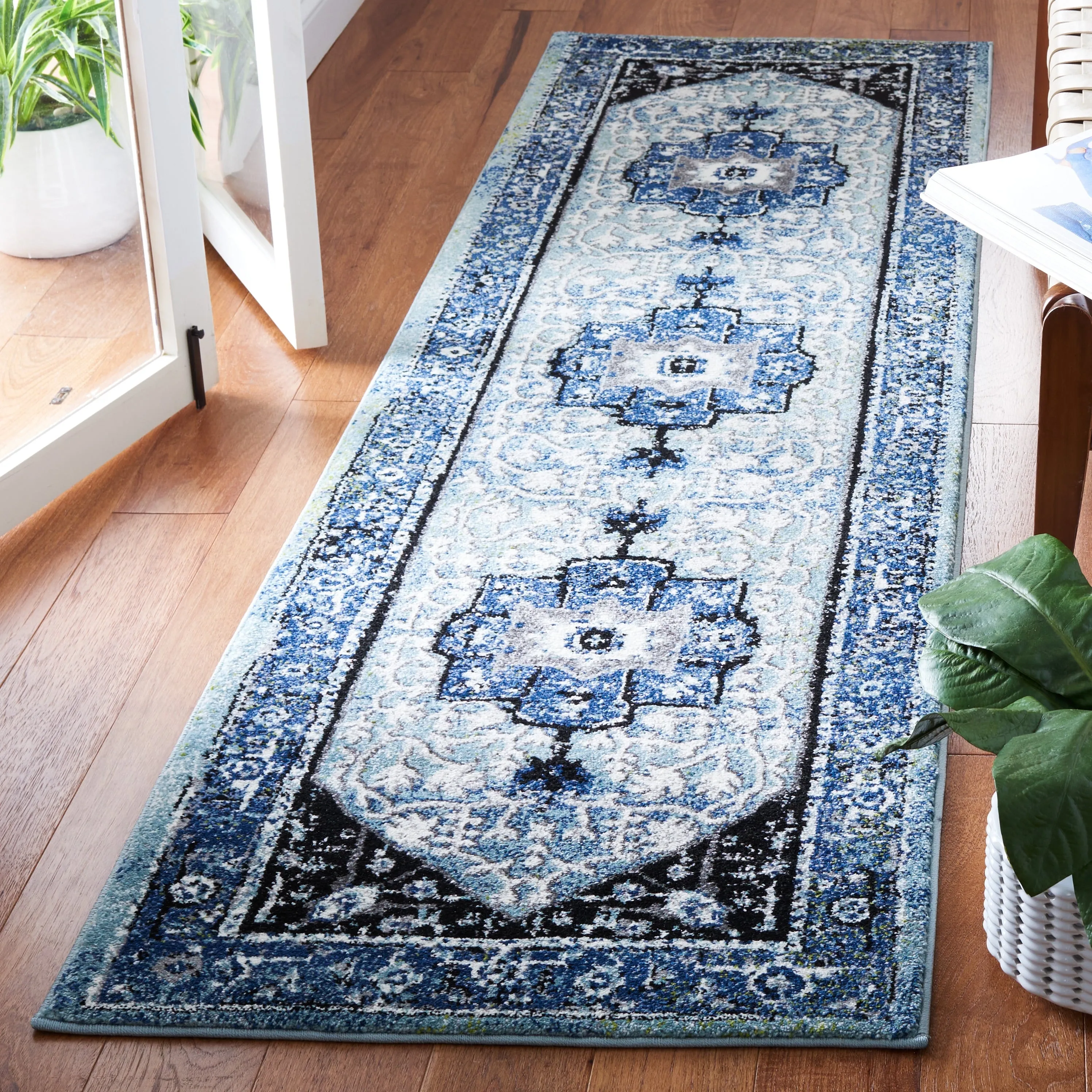SAFAVIEH Vintage Hamadan Namita Traditional Oriental Medallion Rug