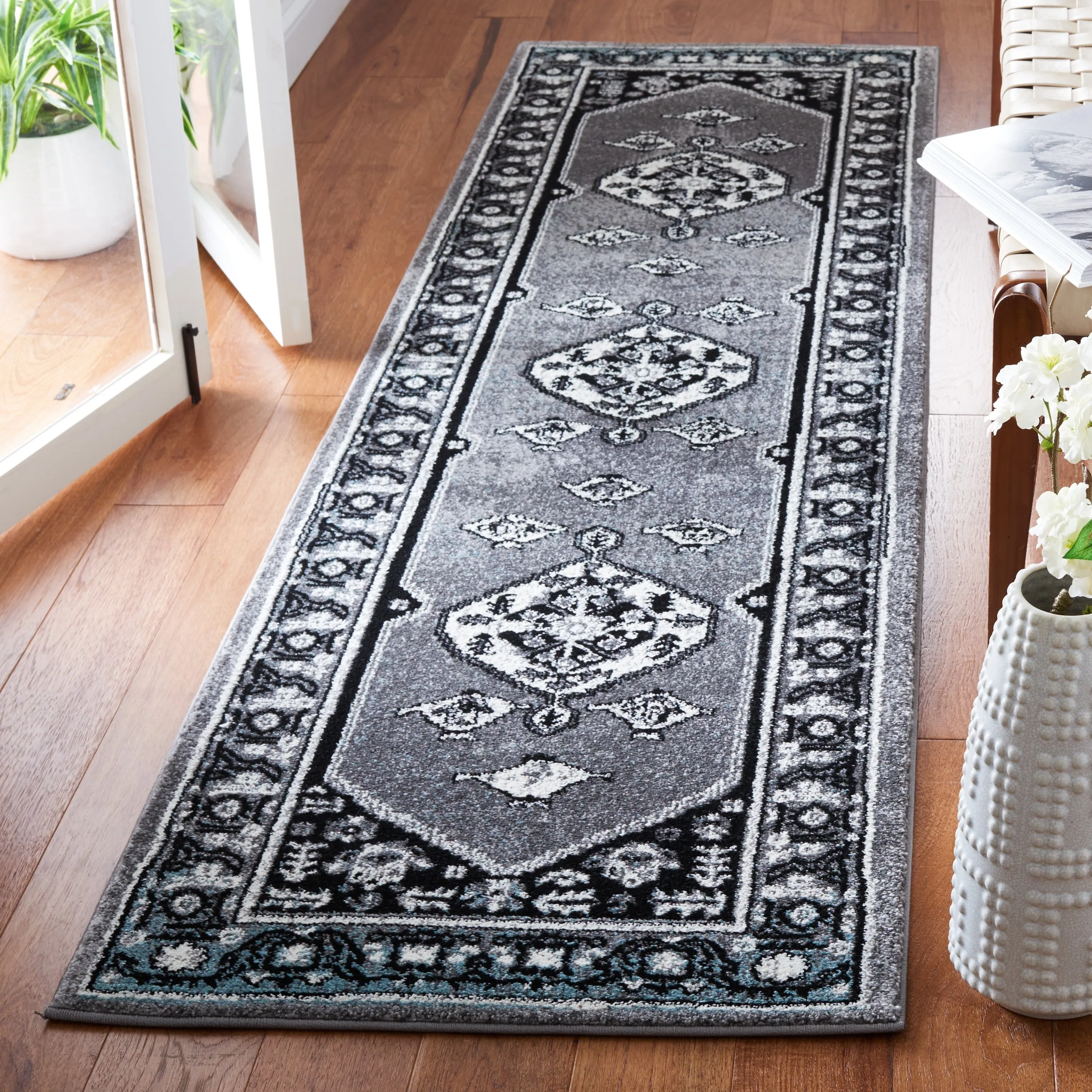 SAFAVIEH Vintage Hamadan Nunuta Oriental Medallion Rug