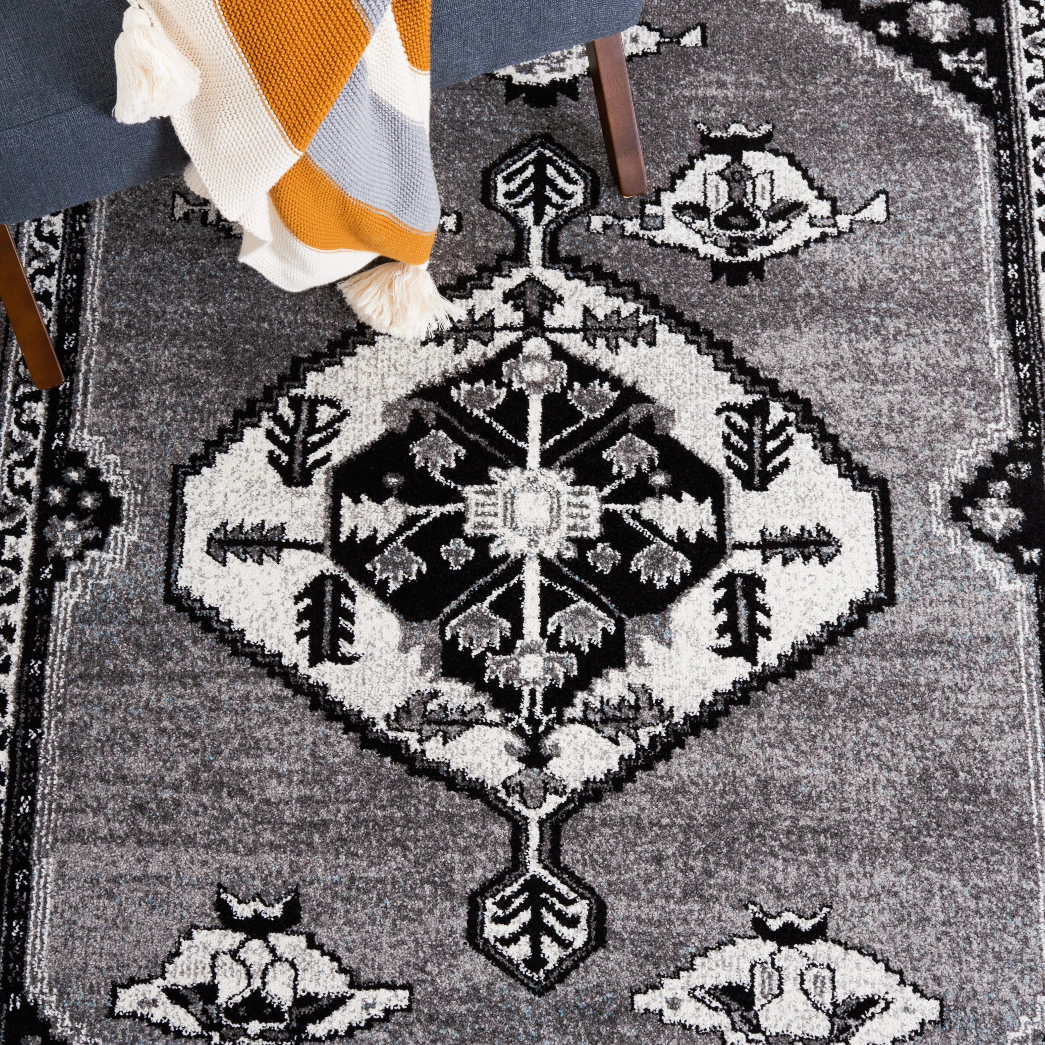 SAFAVIEH Vintage Hamadan Nunuta Oriental Medallion Rug