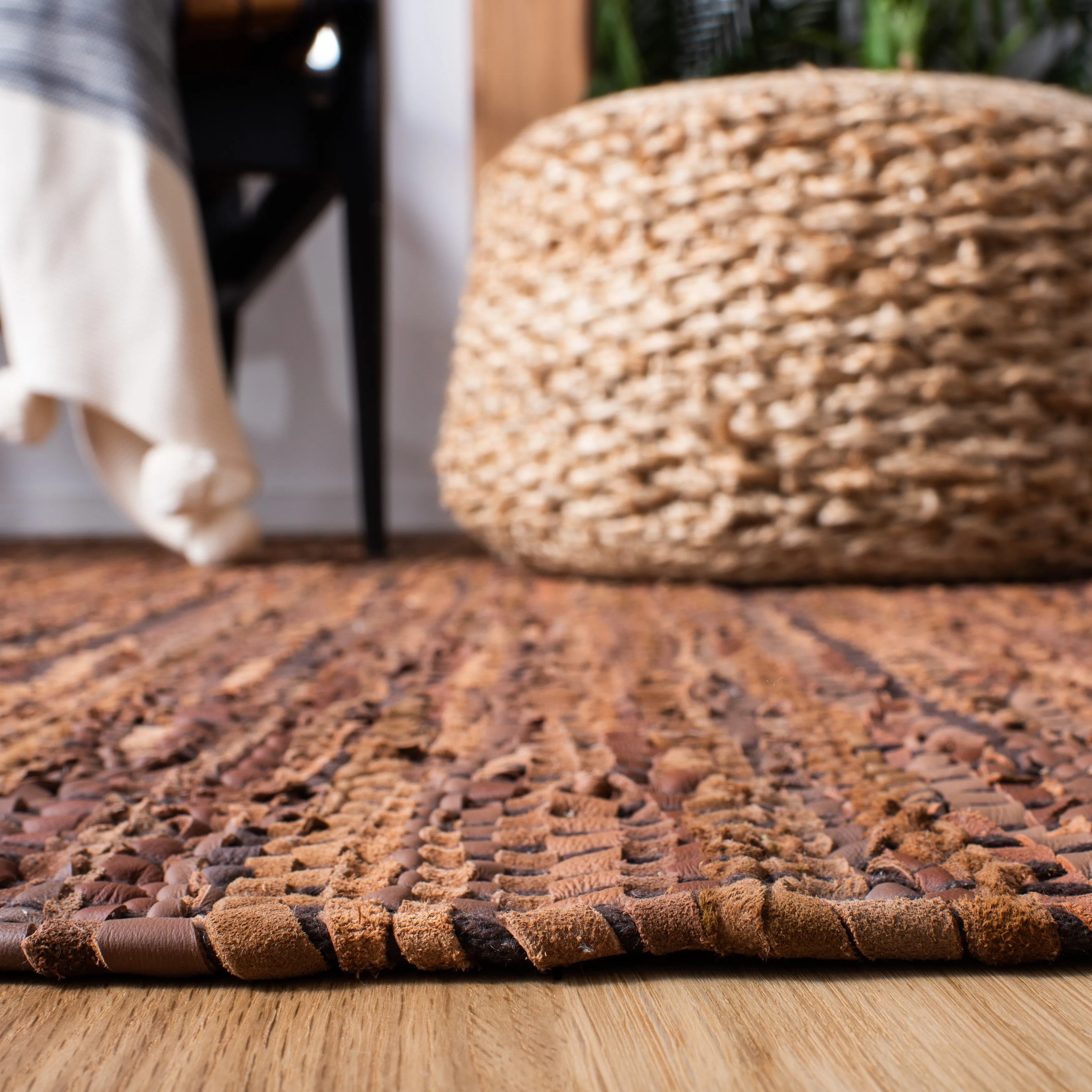 SAFAVIEH Vintage Leather Cindie Flatweave Rug with Fringe