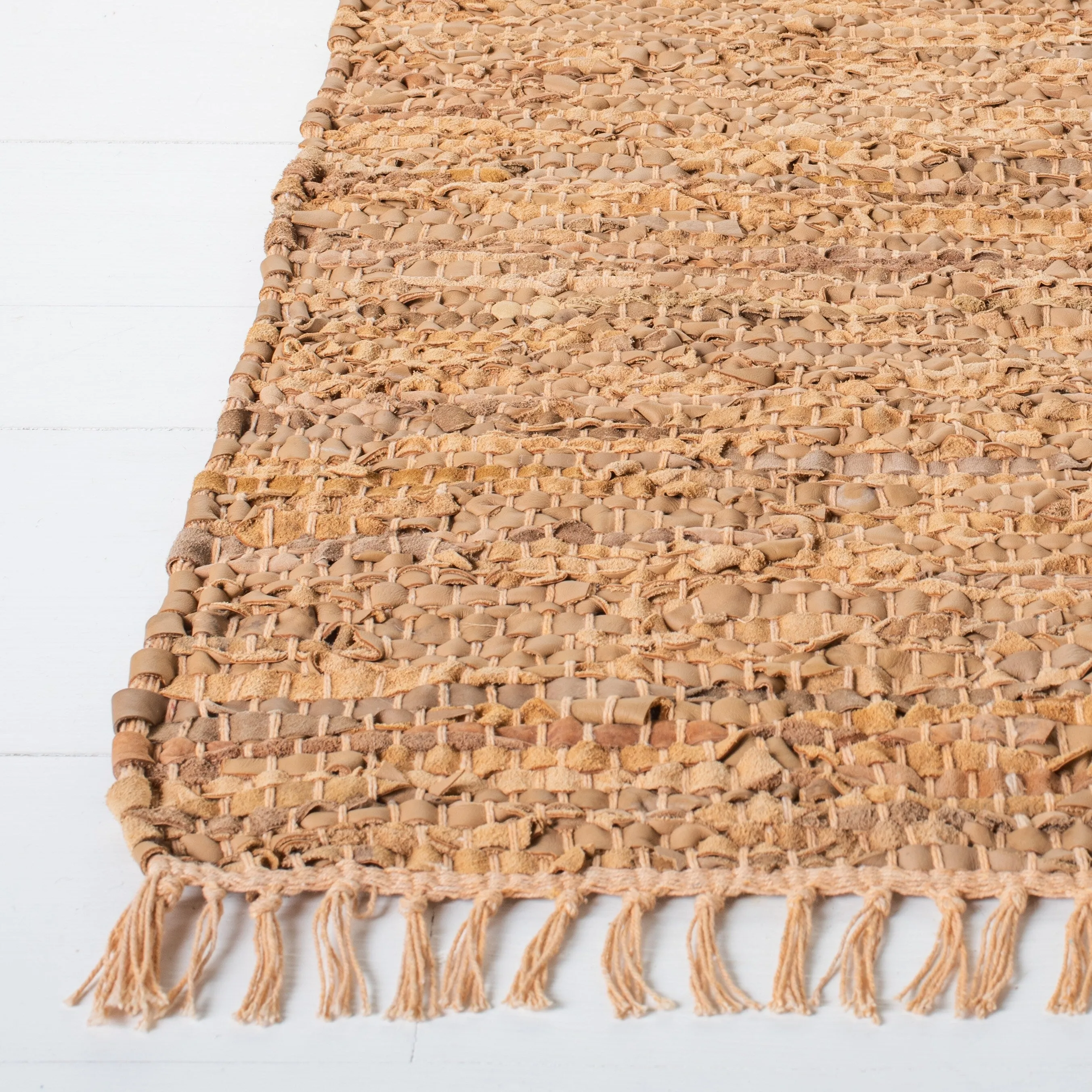 SAFAVIEH Vintage Leather Cindie Flatweave Rug with Fringe