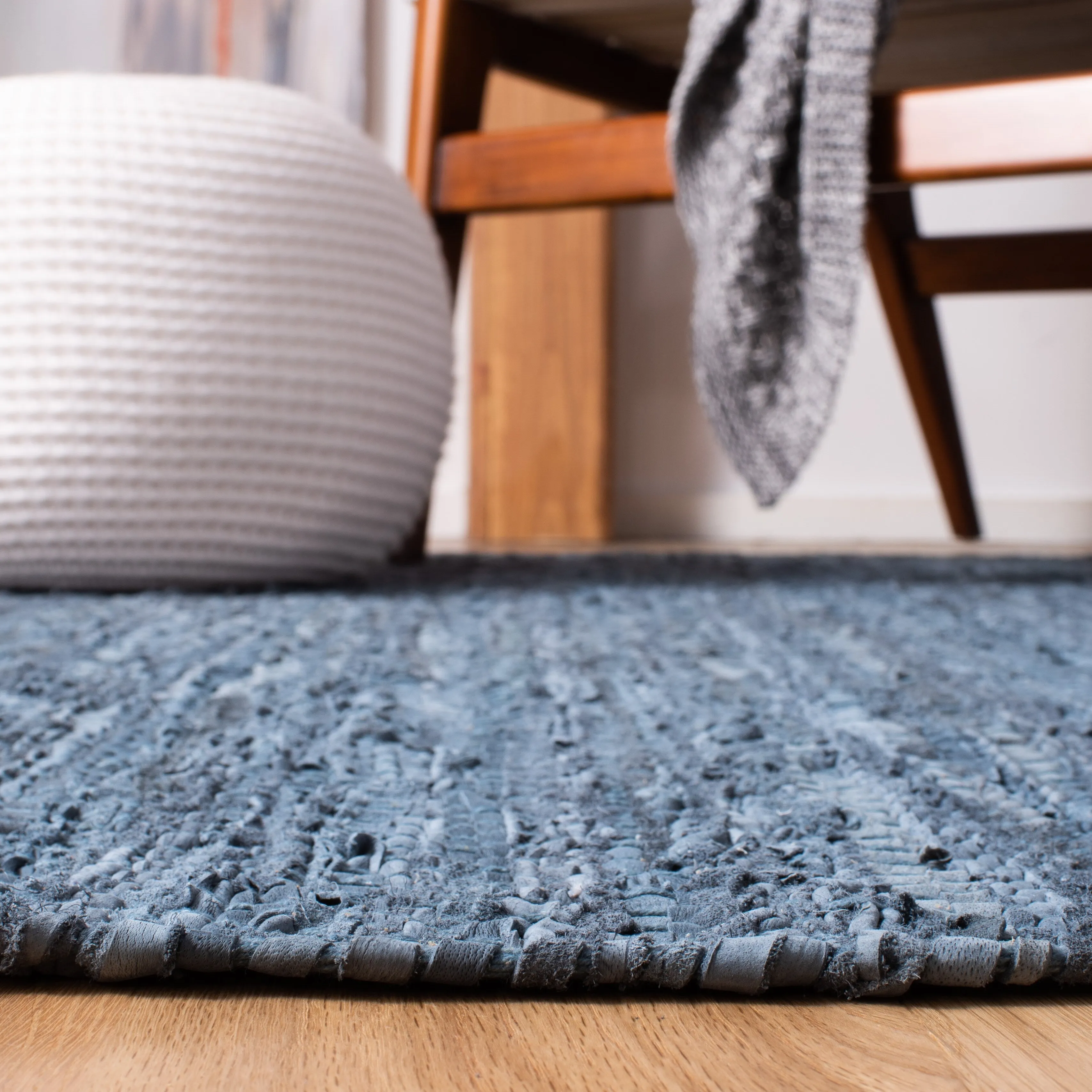 SAFAVIEH Vintage Leather Cindie Flatweave Rug with Fringe