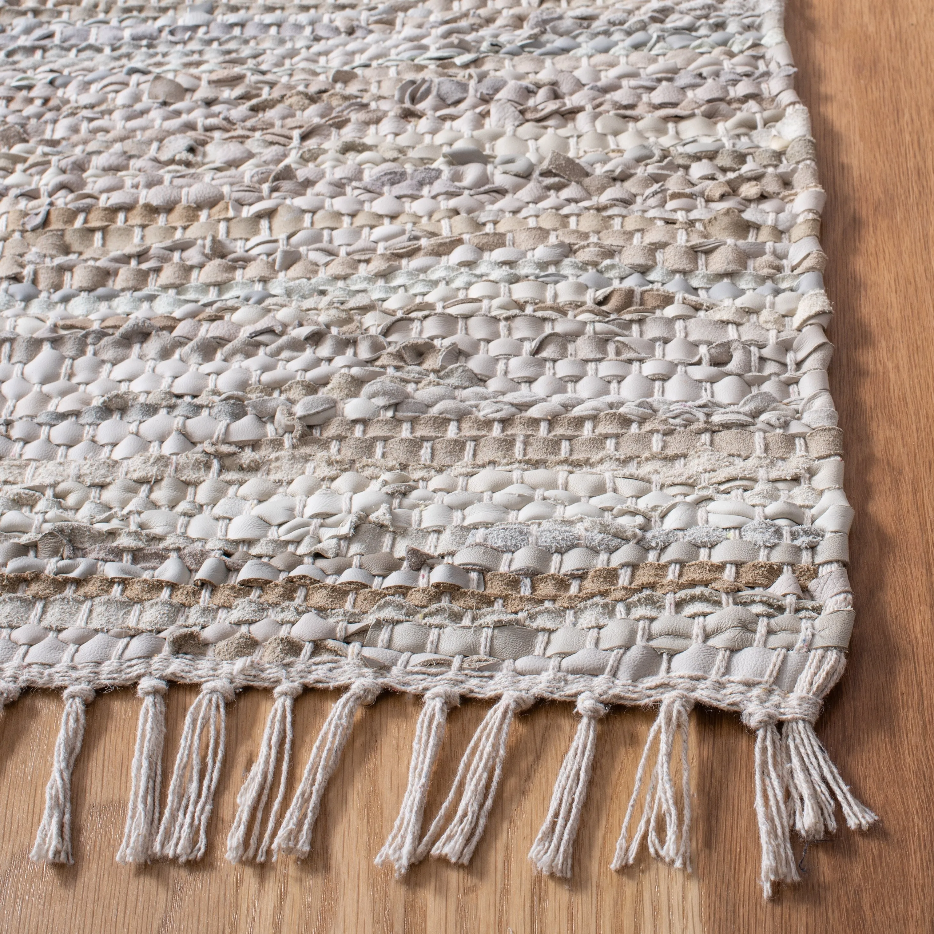 SAFAVIEH Vintage Leather Cindie Flatweave Rug with Fringe
