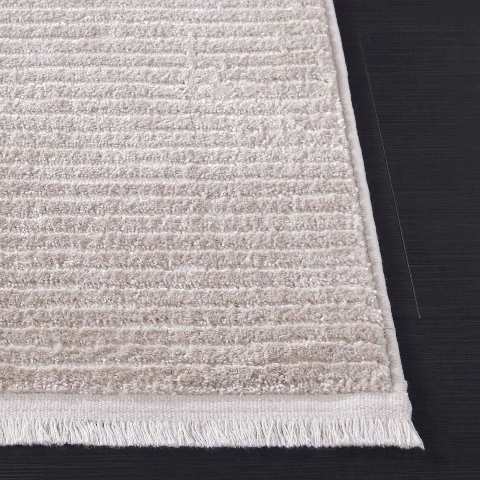 SAFAVIEH Whisper Cathalijne Contemporary Stripe Fringe Rug