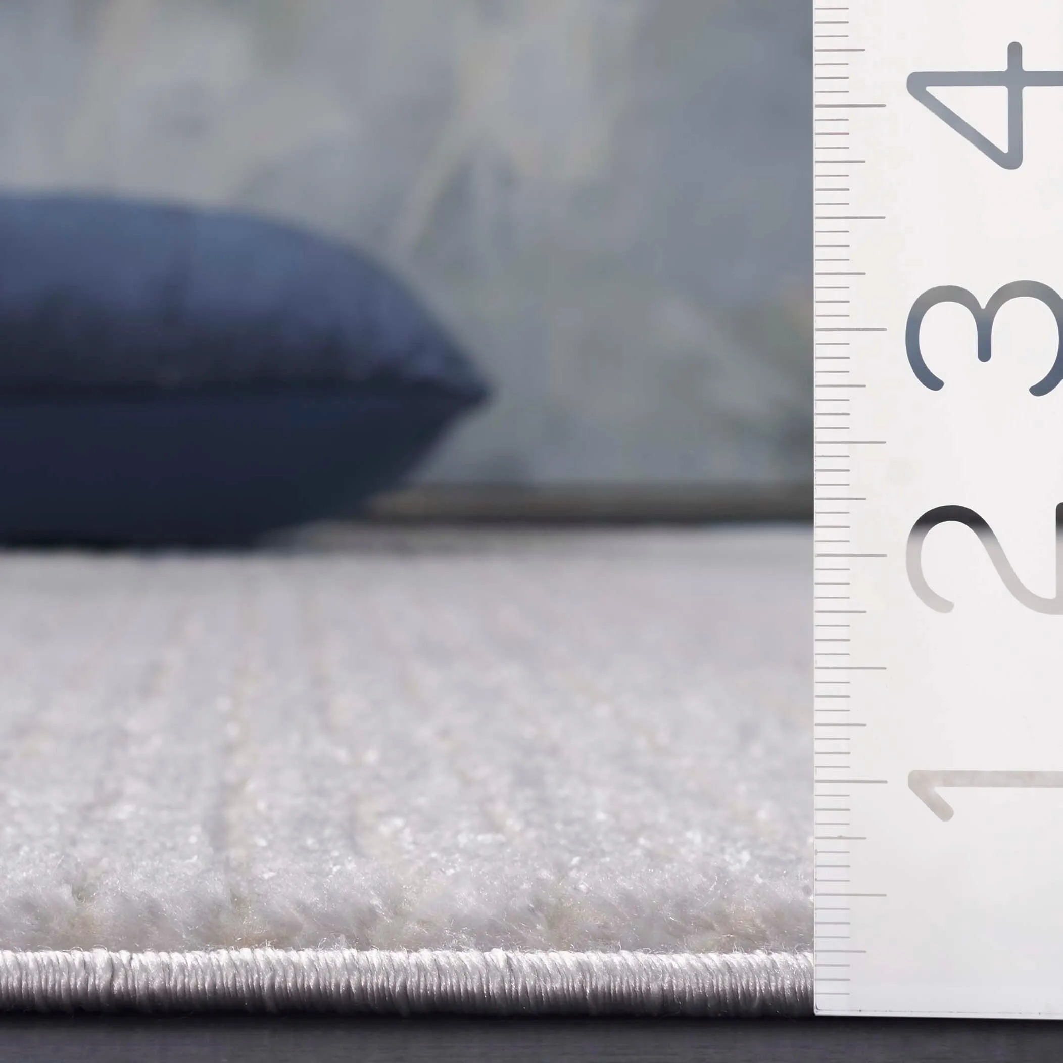 SAFAVIEH Whisper Cathalijne Contemporary Stripe Fringe Rug